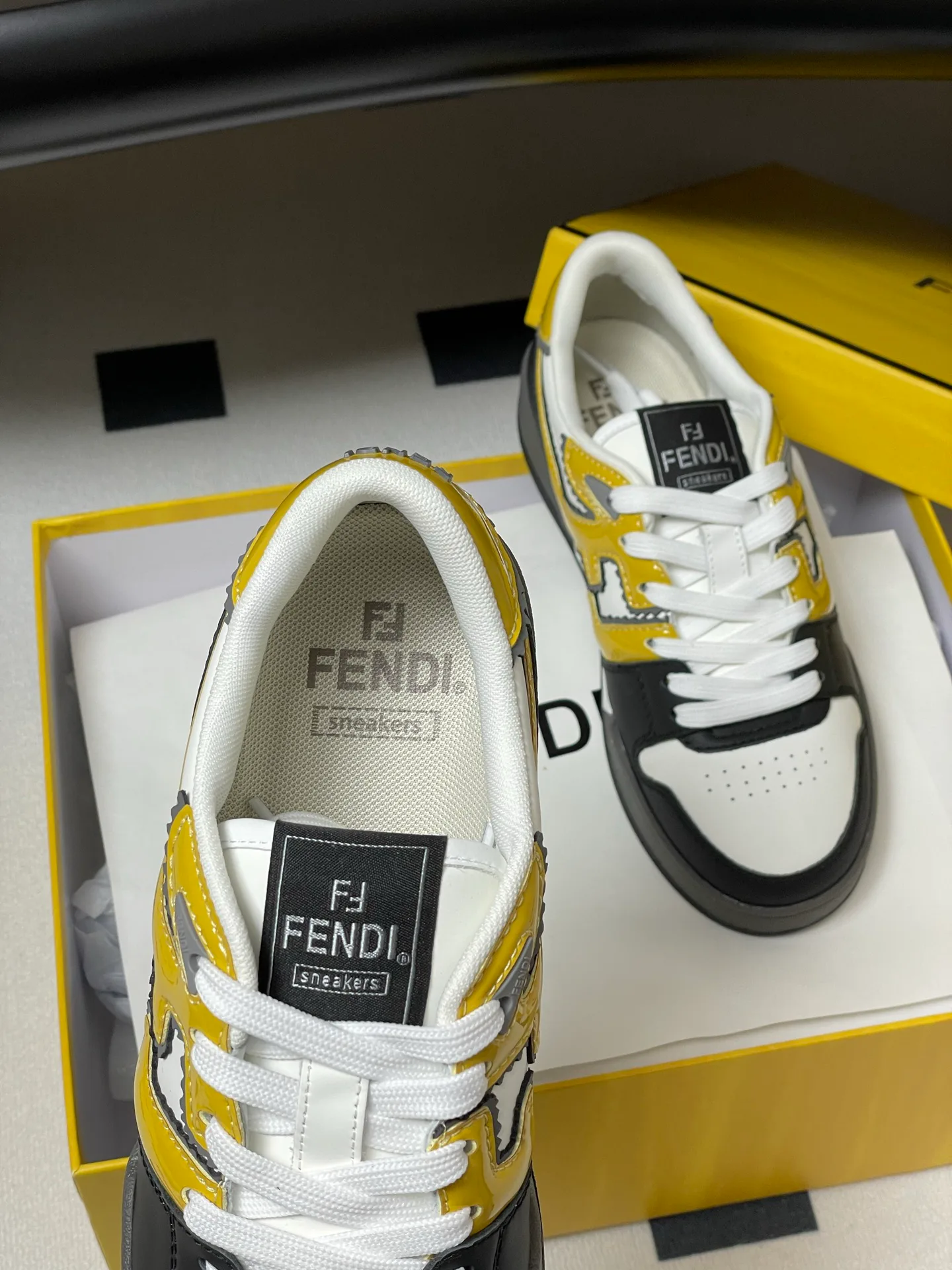 Кроссовки Мужские Fendi 28323