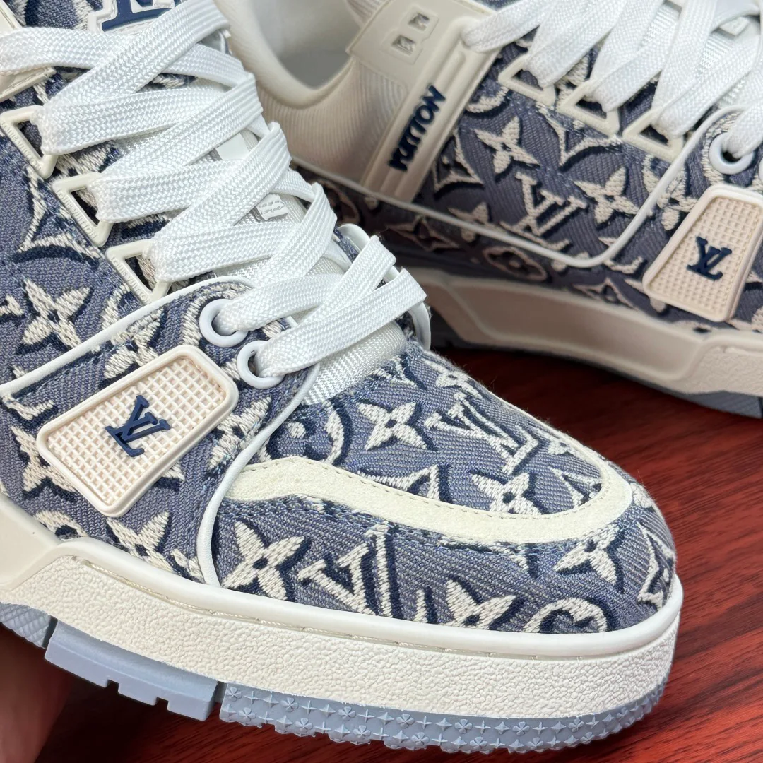Кроссовки Мужские Louis Vuitton 18580861
