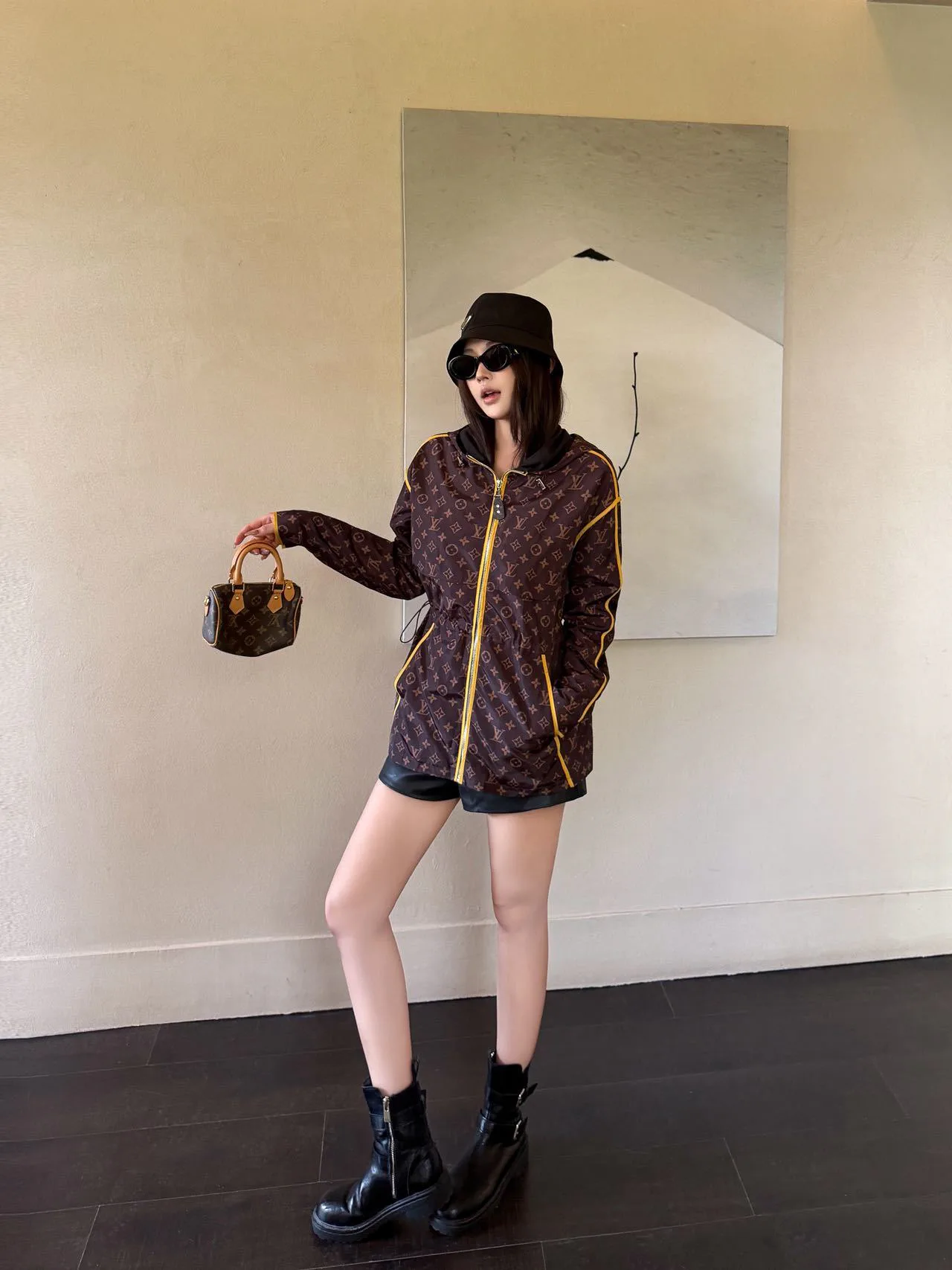 Куртки И Пуховики Женские Louis Vuitton 18167406
