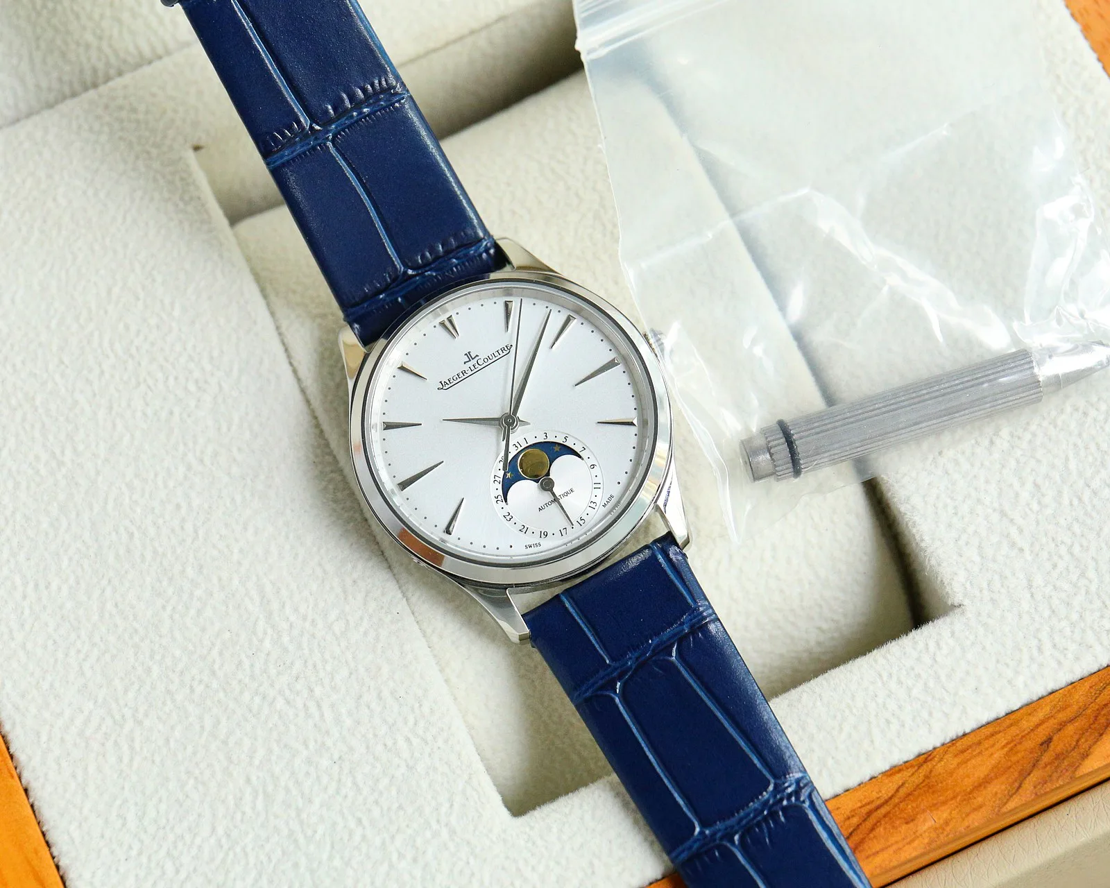 Часы Женские Jaeger-Lecoultre 18233883