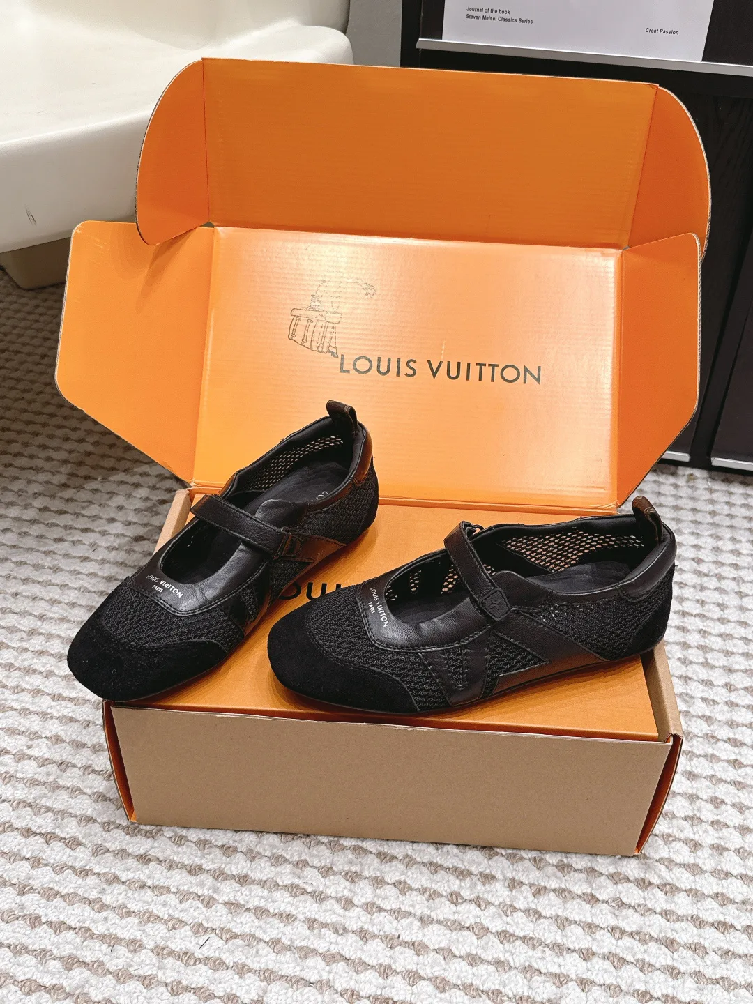 Кроссовки Женские Louis Vuitton 19043358