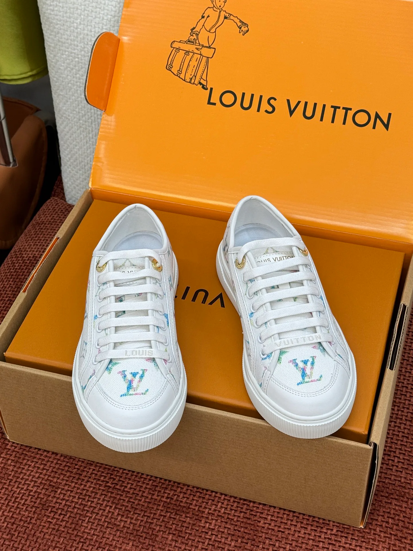 Кроссовки Женские Louis Vuitton 18192823