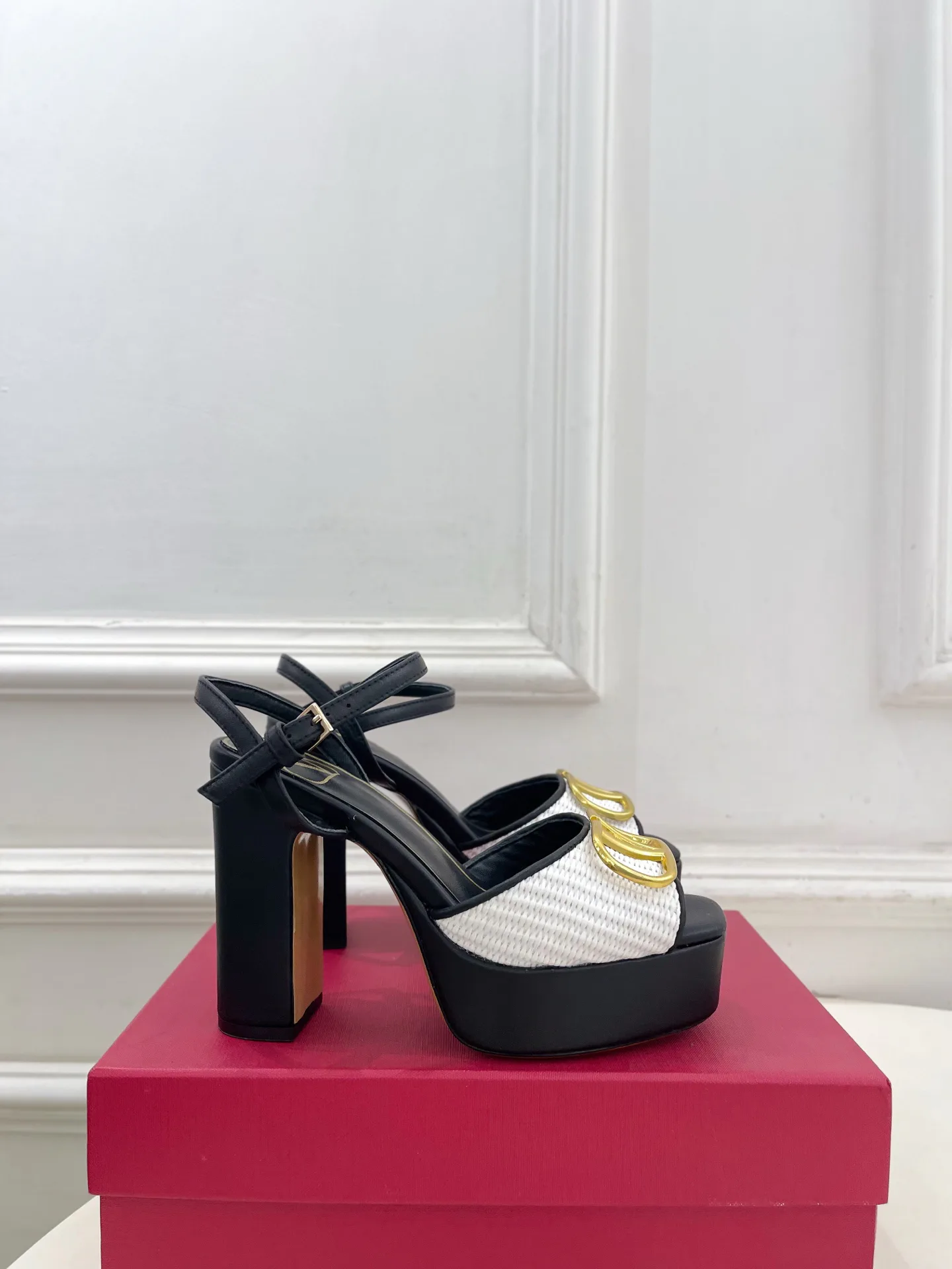Босоножки Женские Valentino 13085017