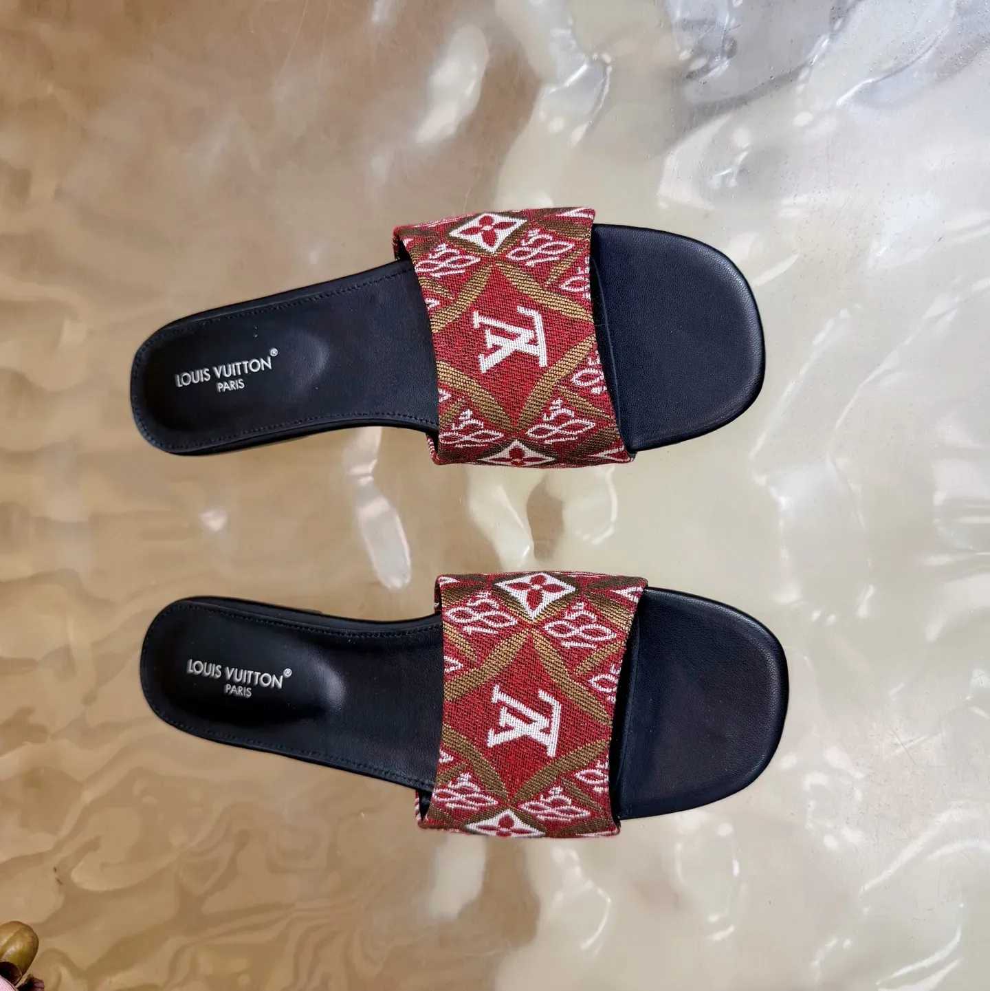 Шлепанцы Женские Louis Vuitton 3060190