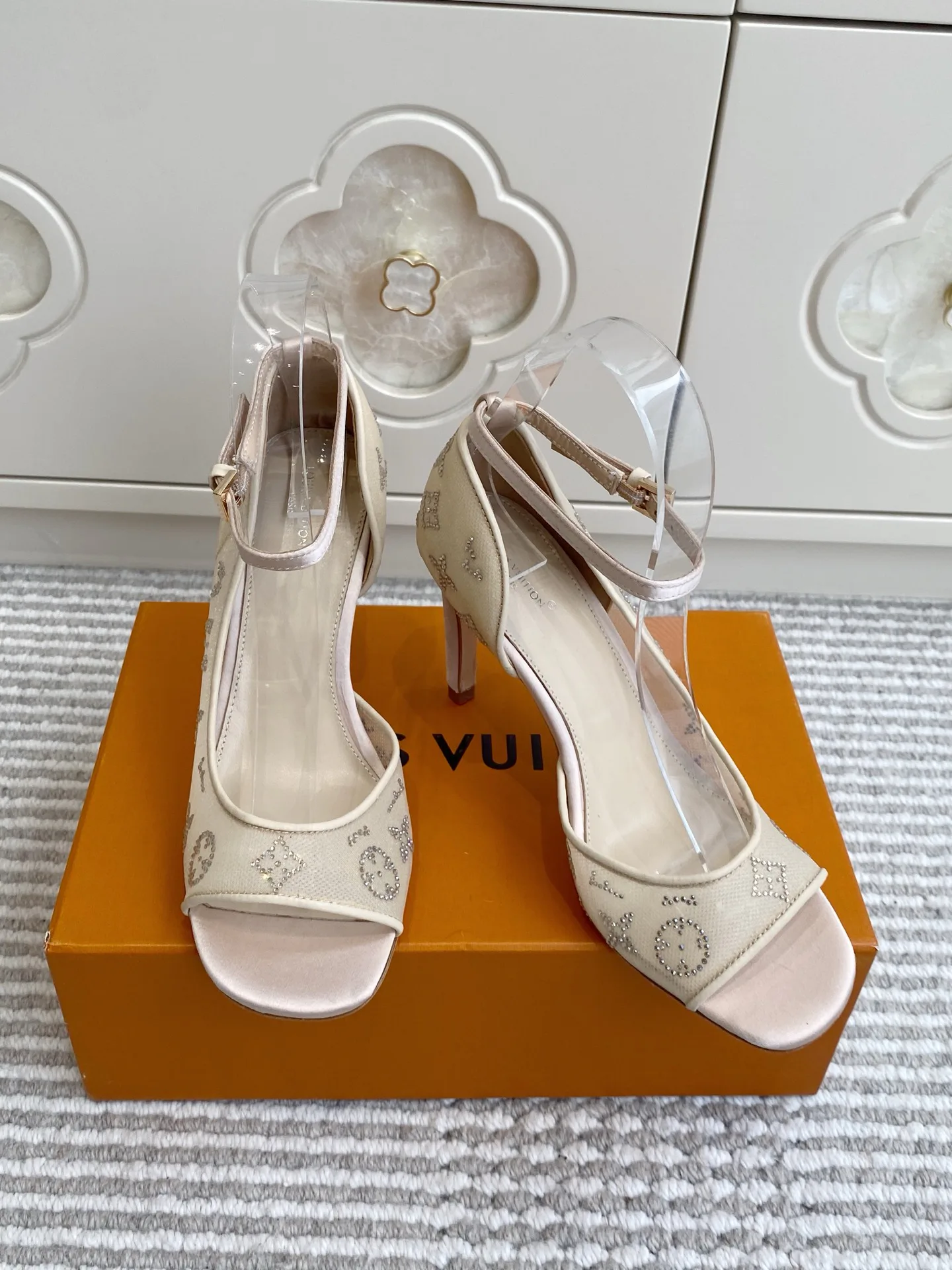 Босоножки Женские Louis Vuitton 12779845