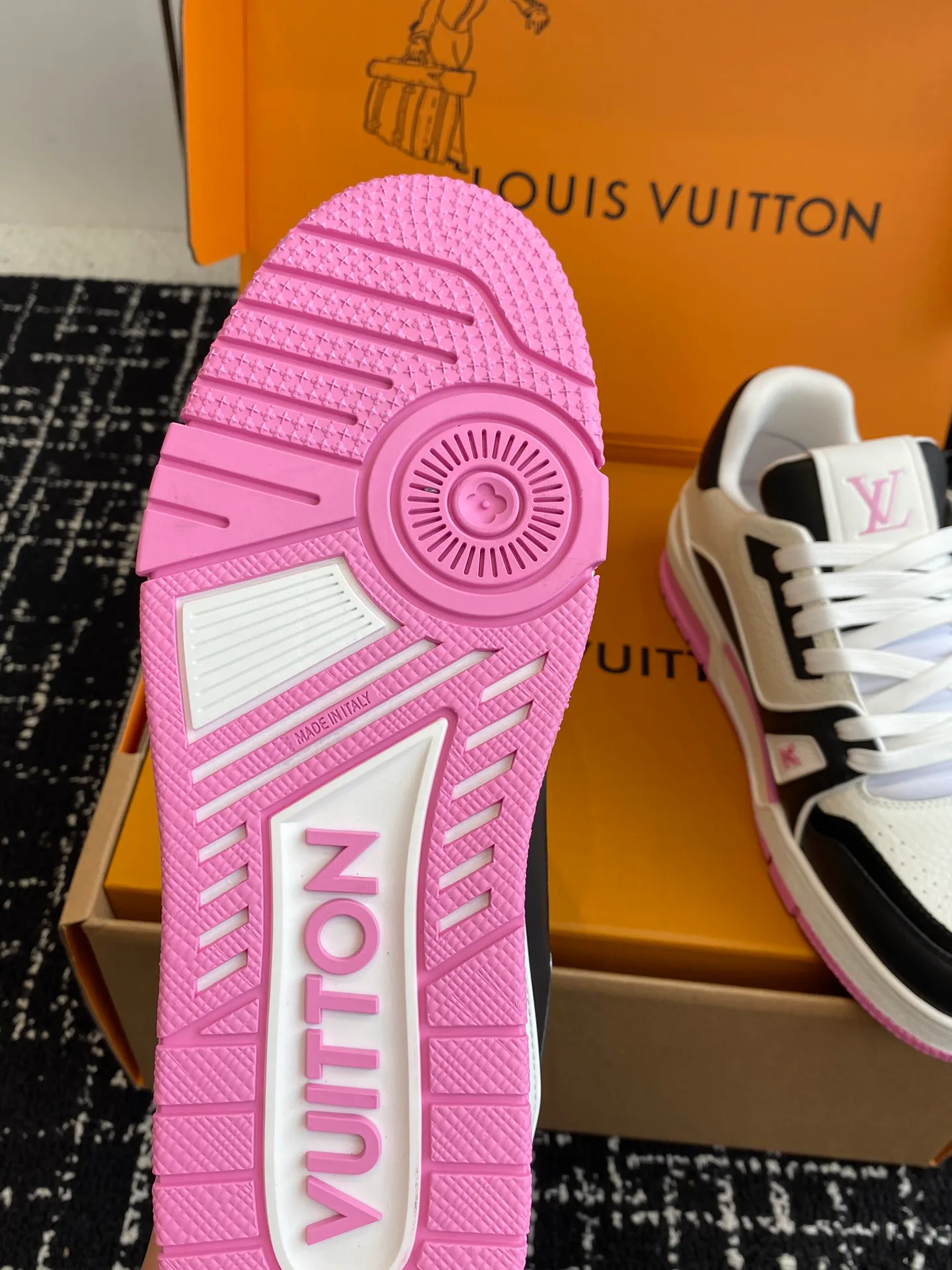 Кроссовки Женские Louis Vuitton 5595102