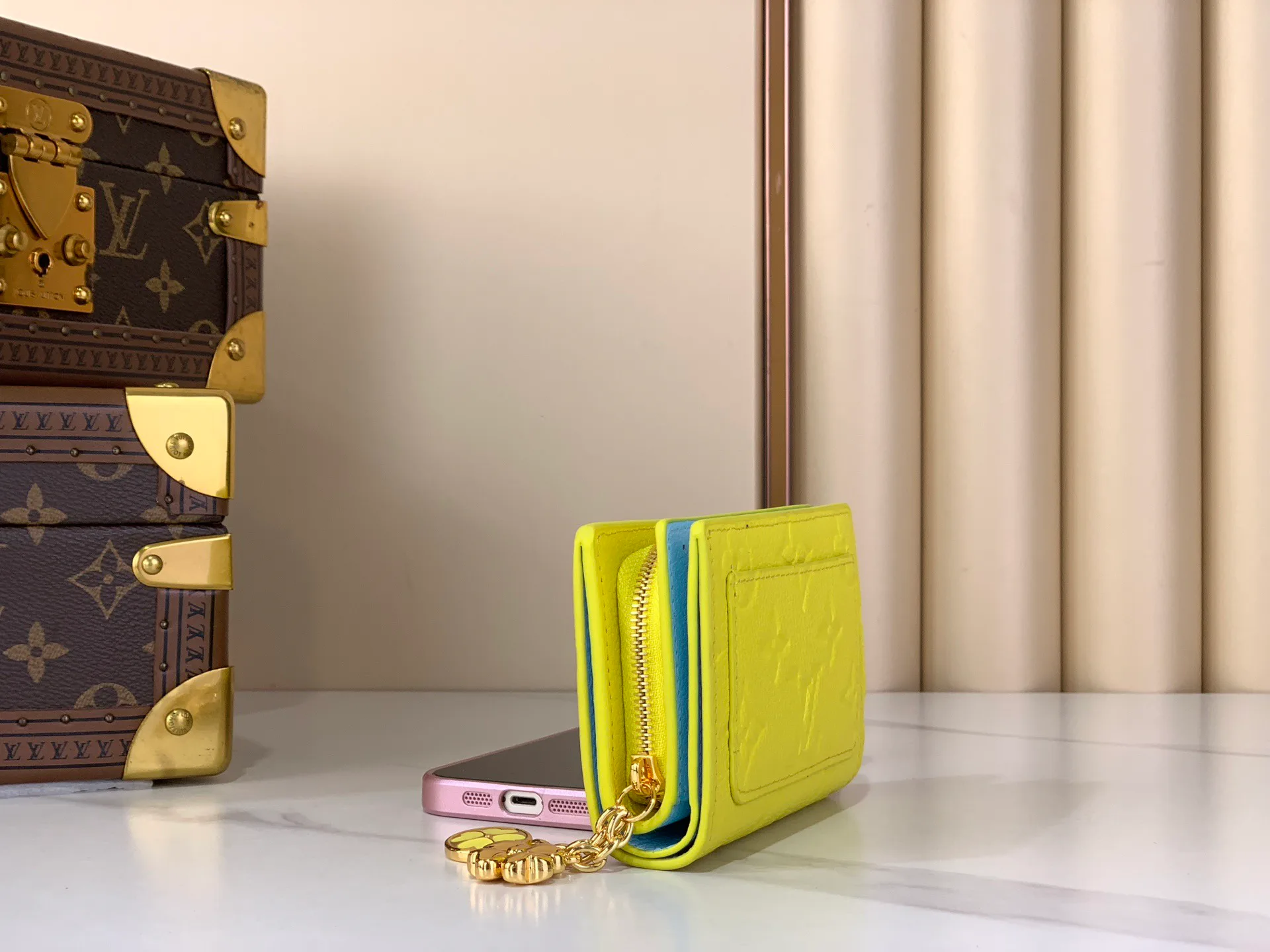 Клатчи Женские Louis Vuitton 13455883