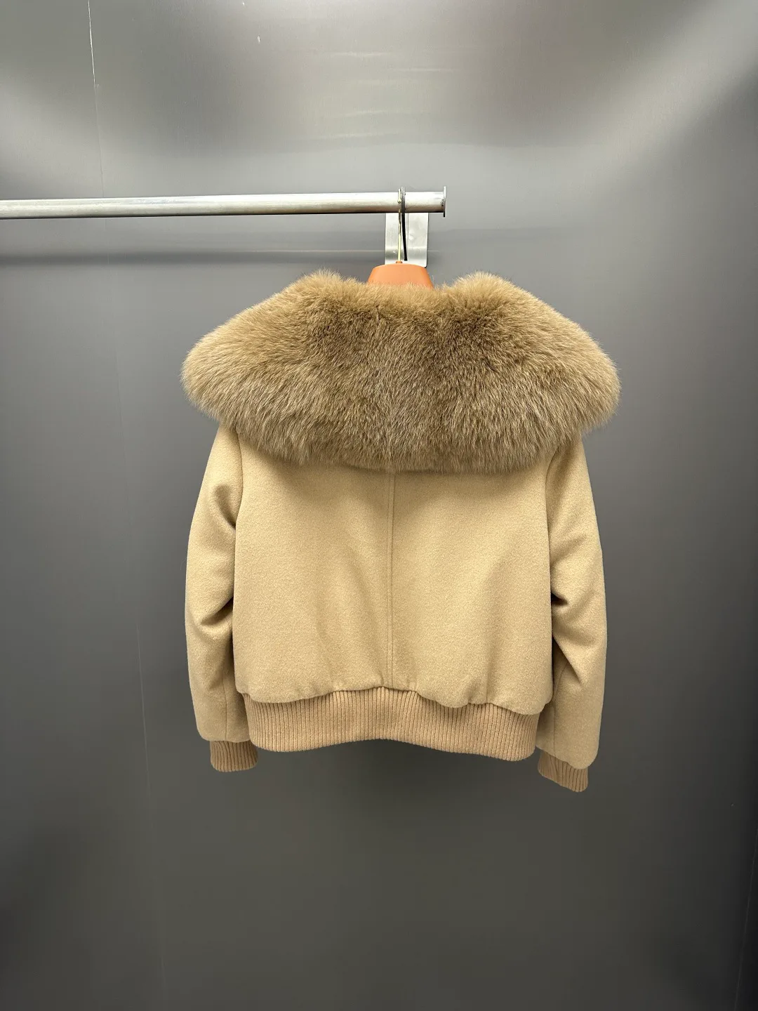 Куртки И Пуховики Женские Loro Piana 18226699
