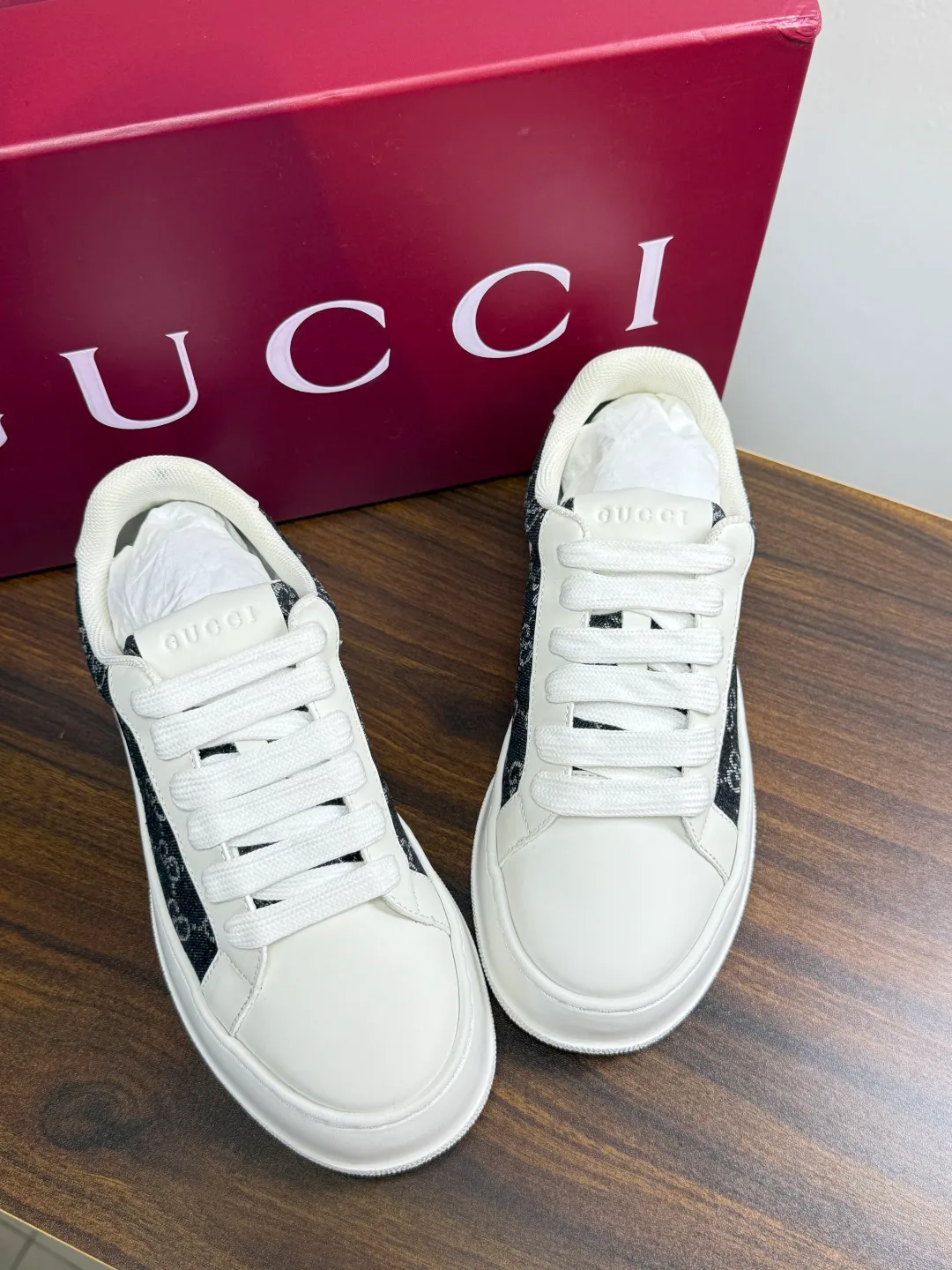 Кроссовки Женские Gucci 19678556
