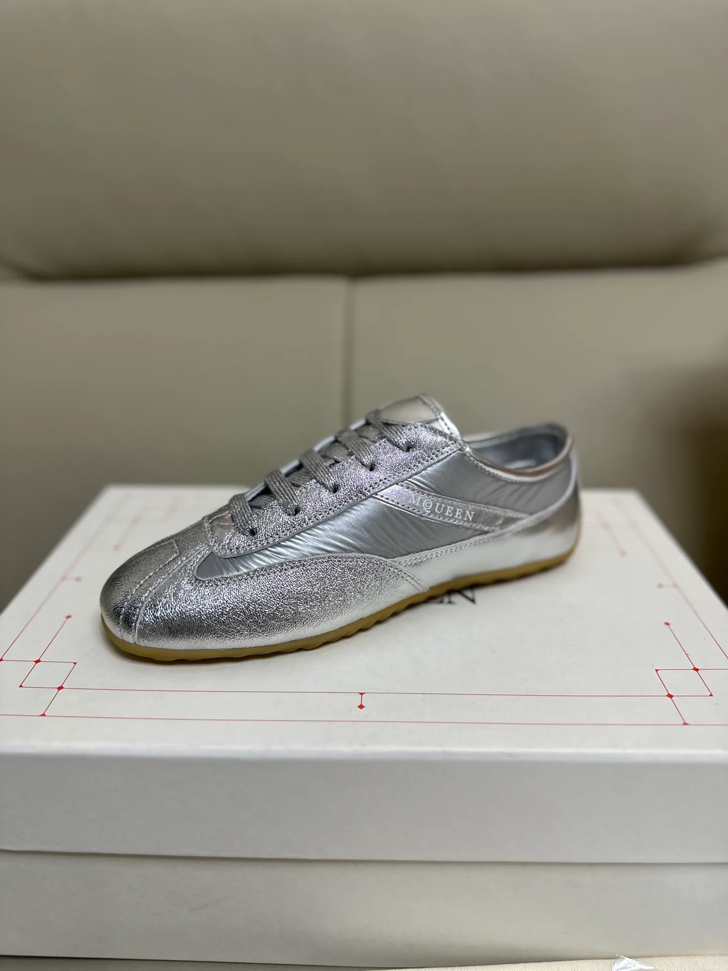 Кроссовки Женские Alexander Mcqueen 18616726