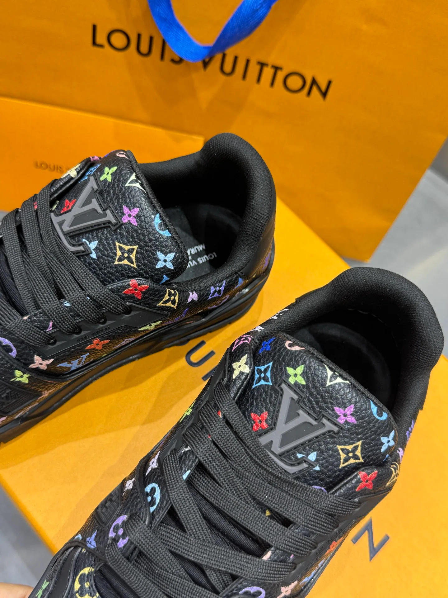 Кроссовки Мужские Louis Vuitton 19073346