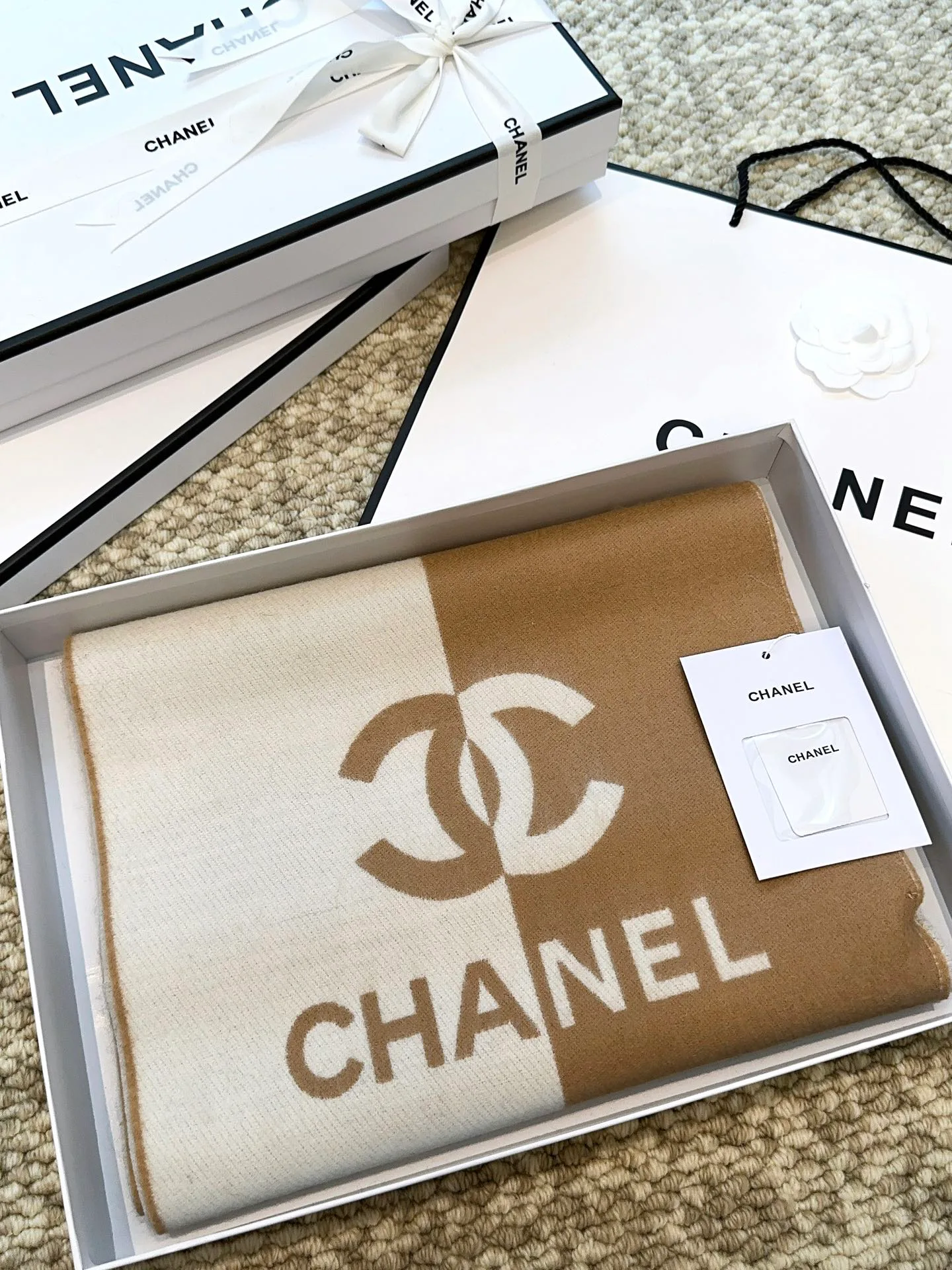 Шарфы Chanel 18627408