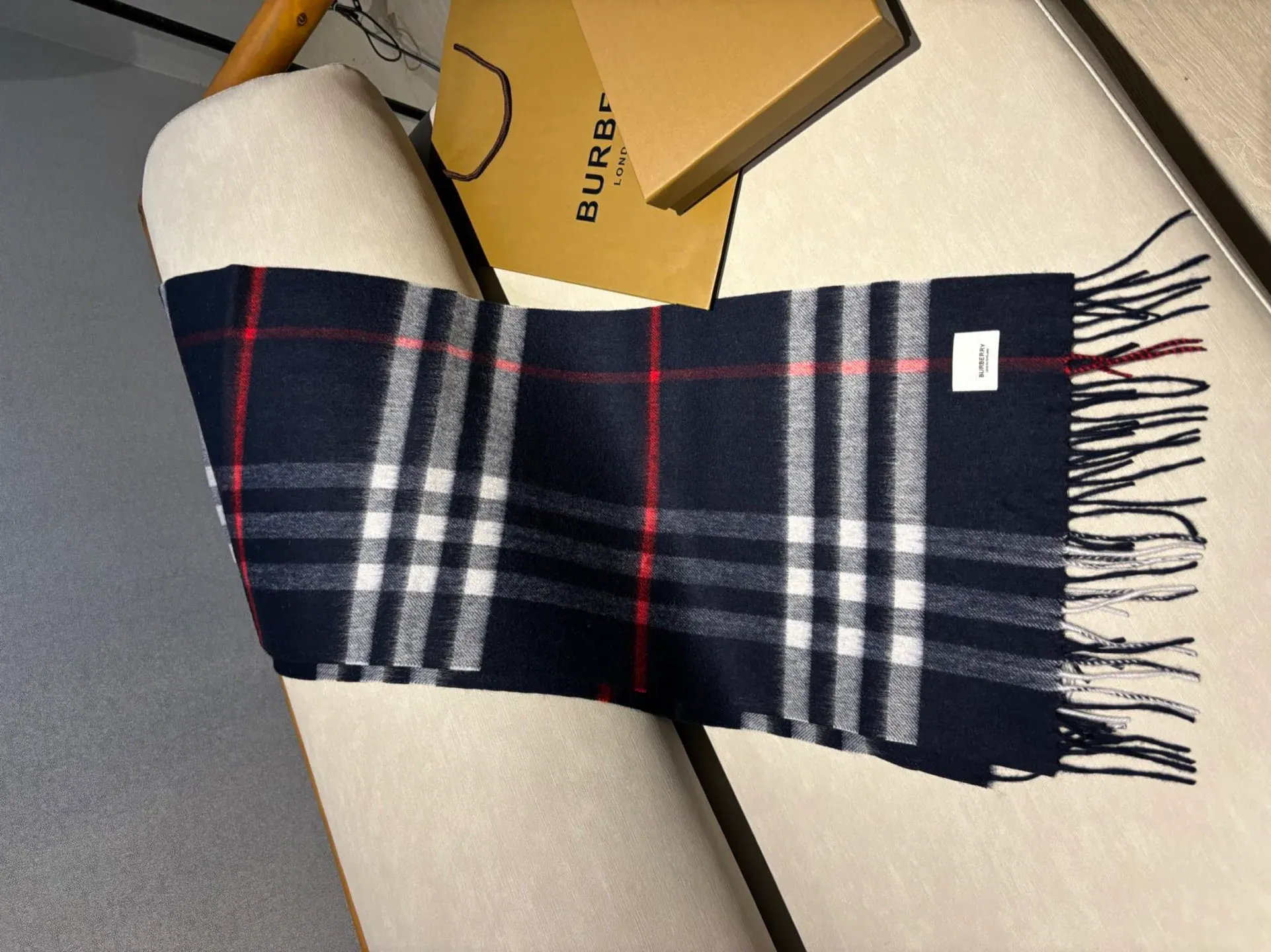 Шарфы Burberry 256995