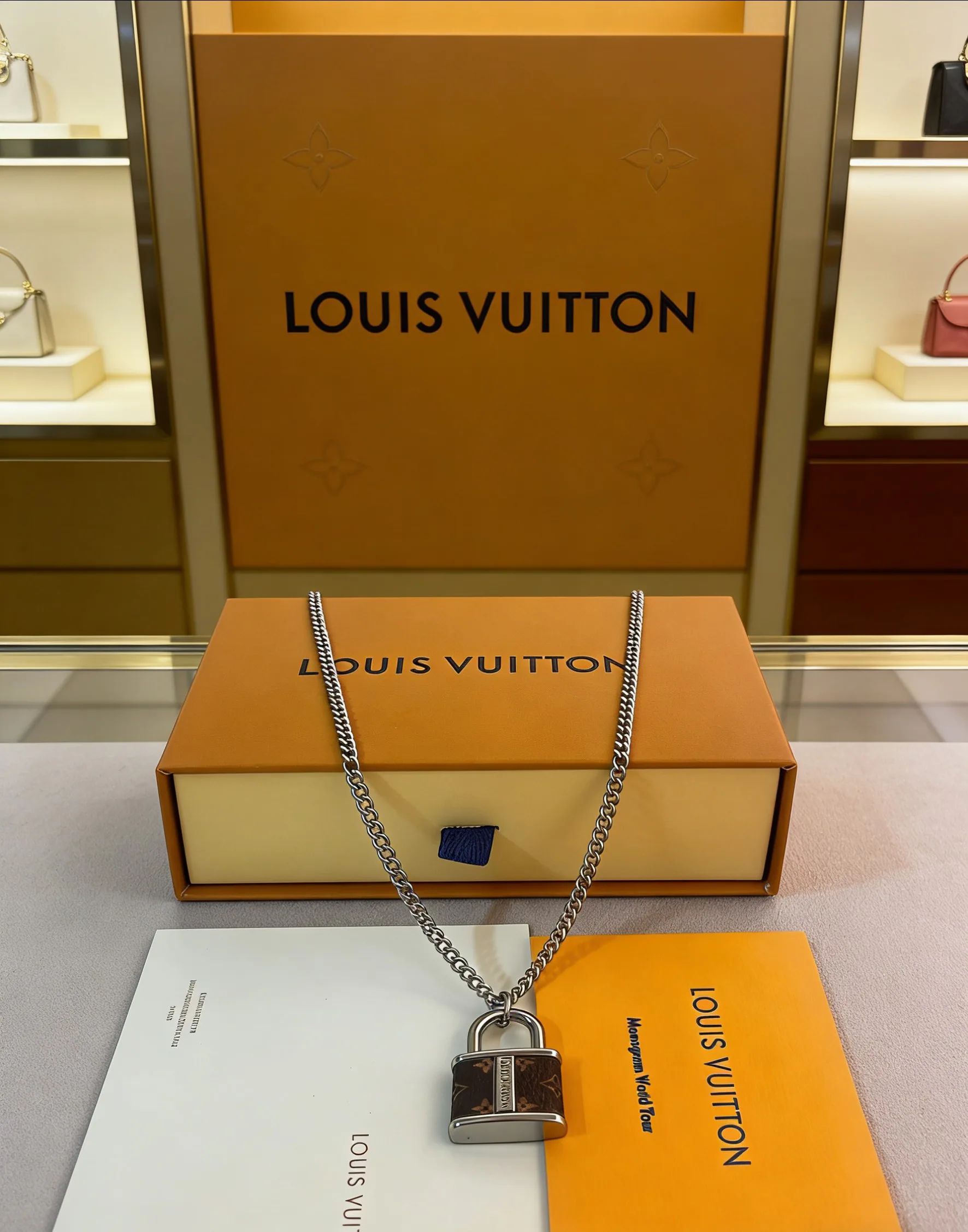 Бижутерия Louis Vuitton 11698059
