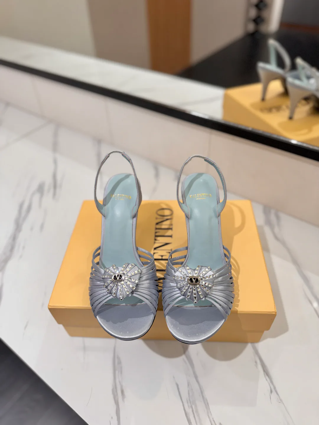Босоножки Женские Valentino 18134885