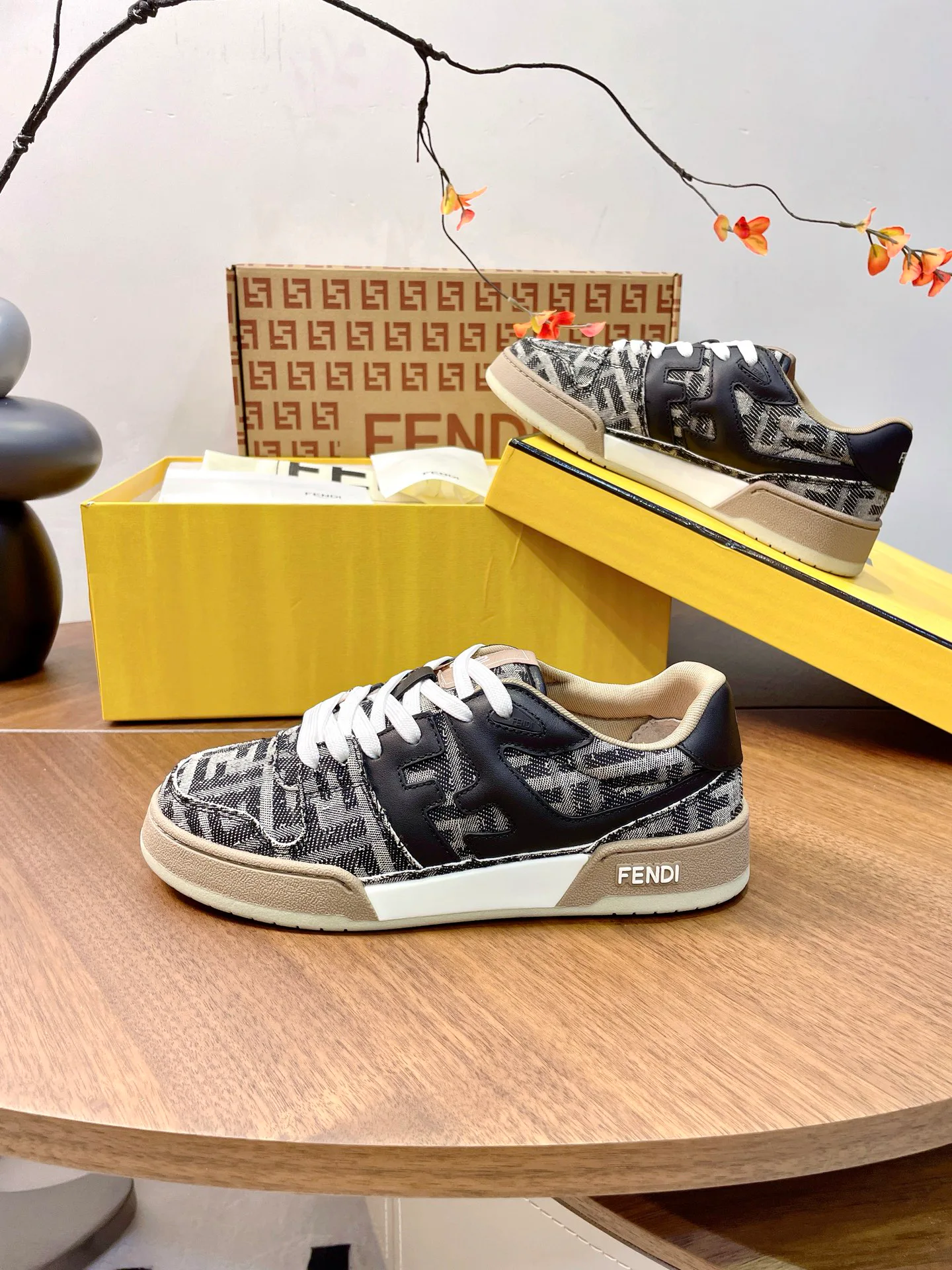 Кроссовки Женские Fendi 17957355