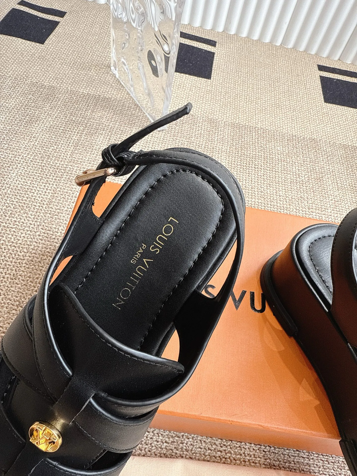 Босоножки Женские Louis Vuitton 17499594