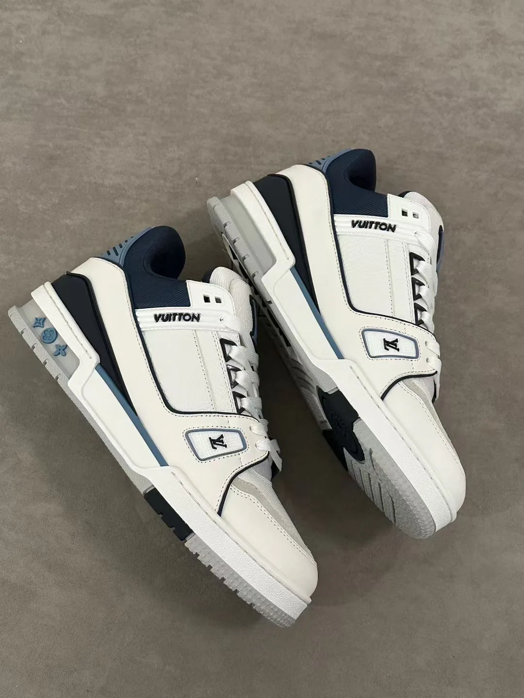 Кроссовки Женские Louis Vuitton 1189217