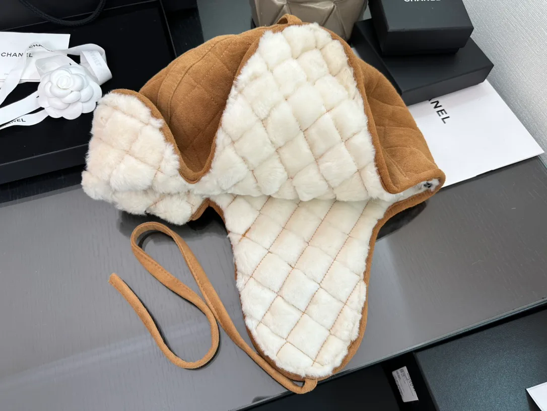 Головные Уборы Chanel 18347658