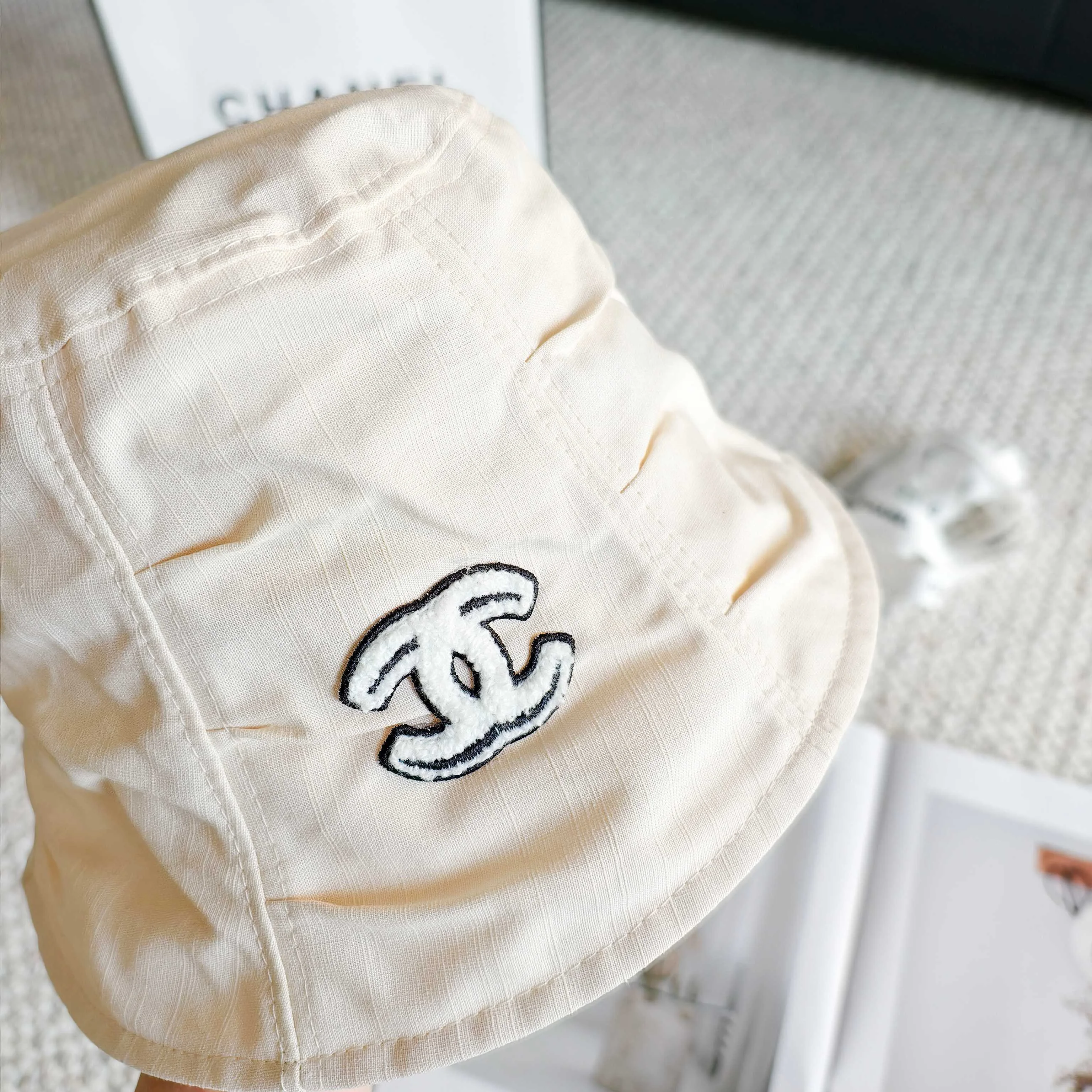 Головные Уборы Chanel 17498327