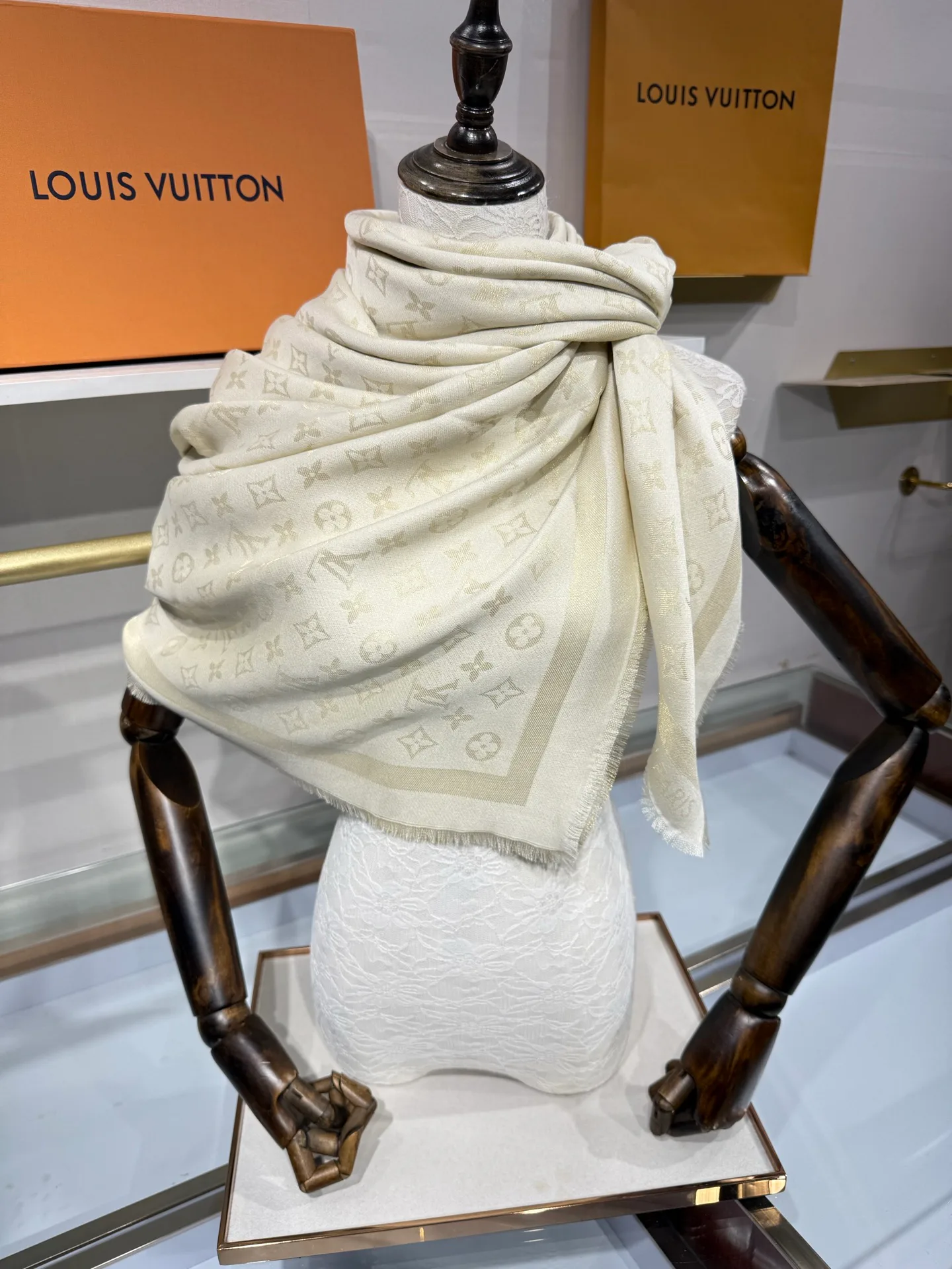 Шарфы Louis Vuitton 17795653