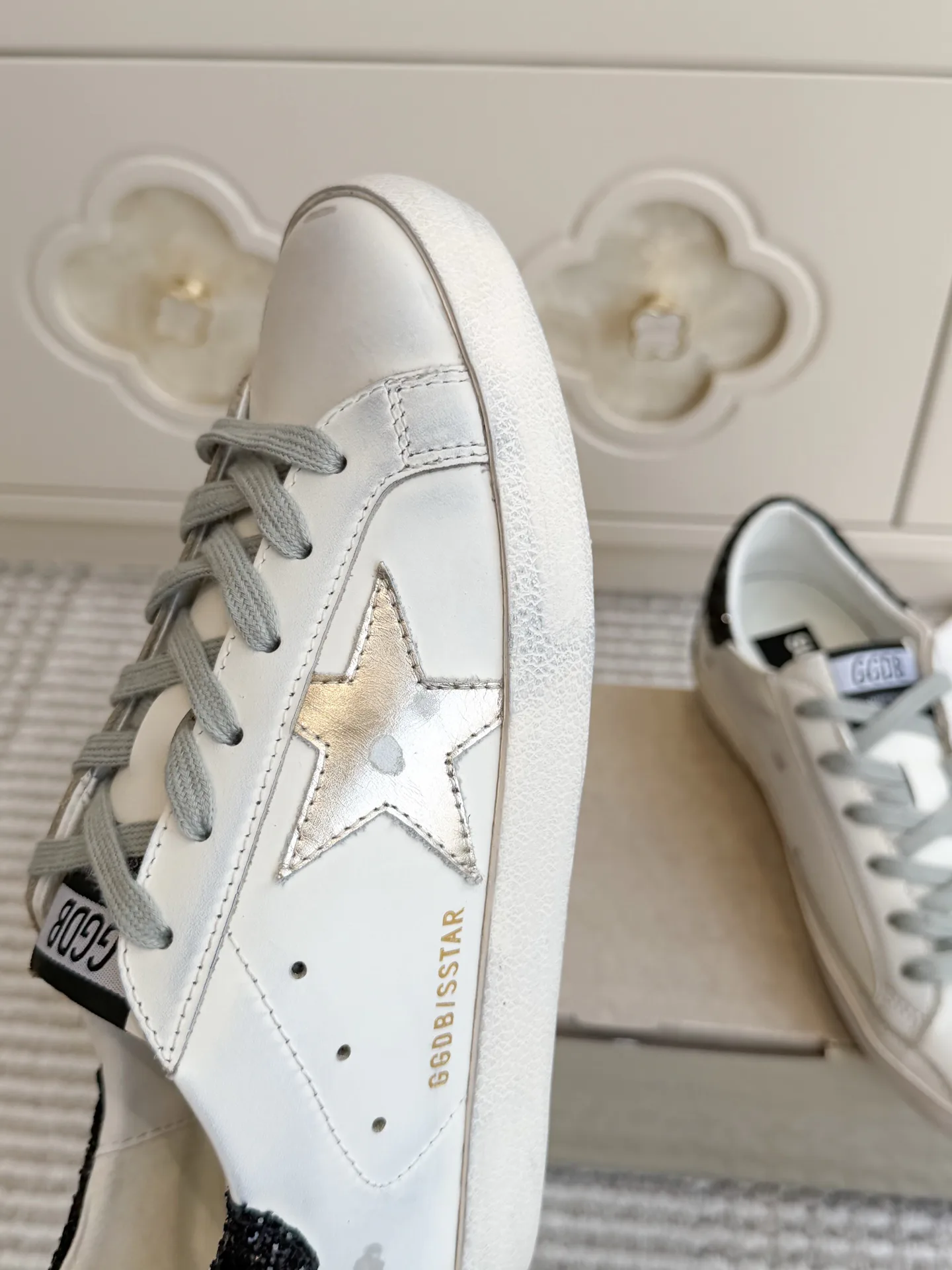 Кроссовки Женские Golden Goose 18856823