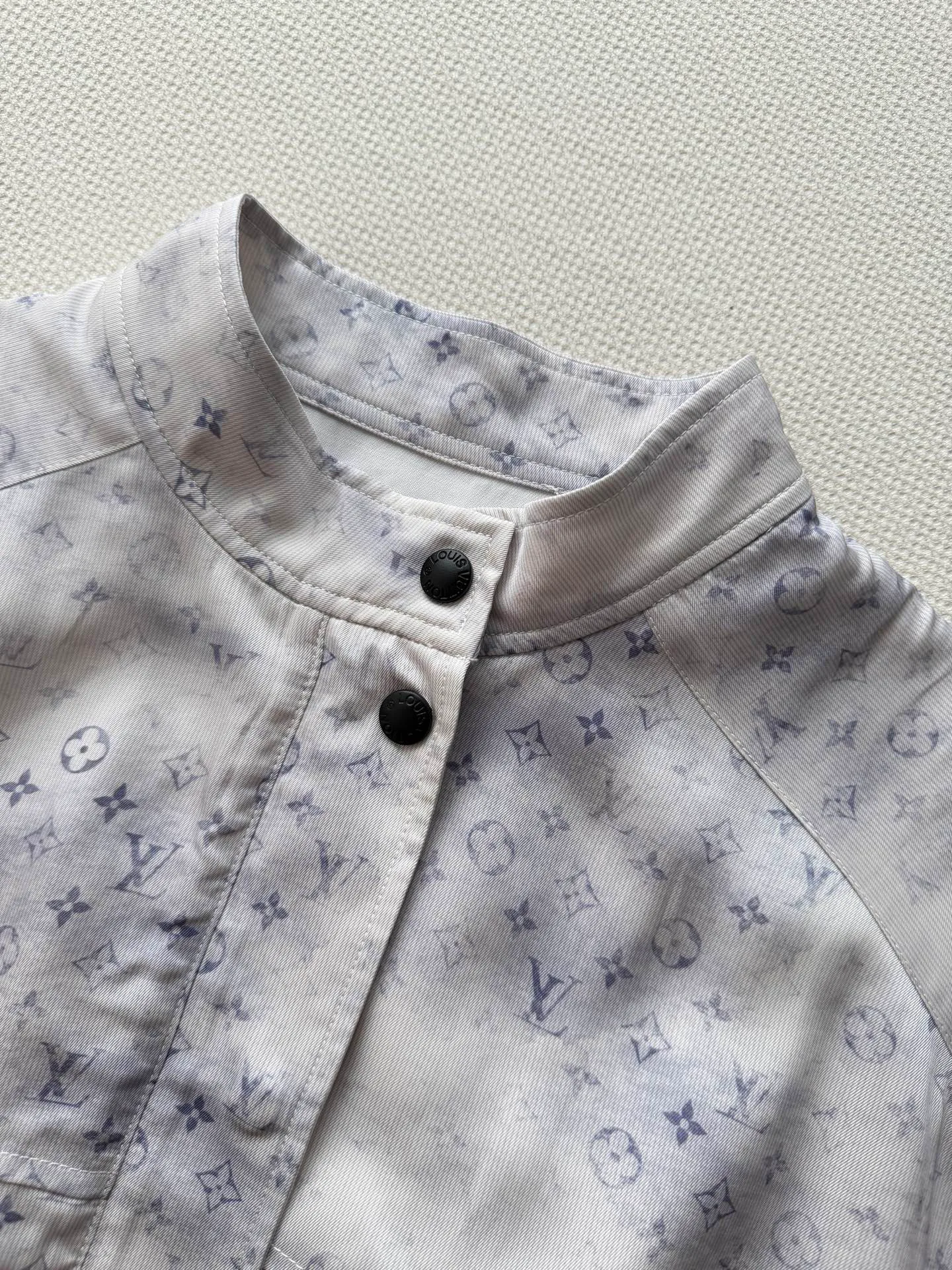 Куртки И Пуховики Женские Louis Vuitton 17307669