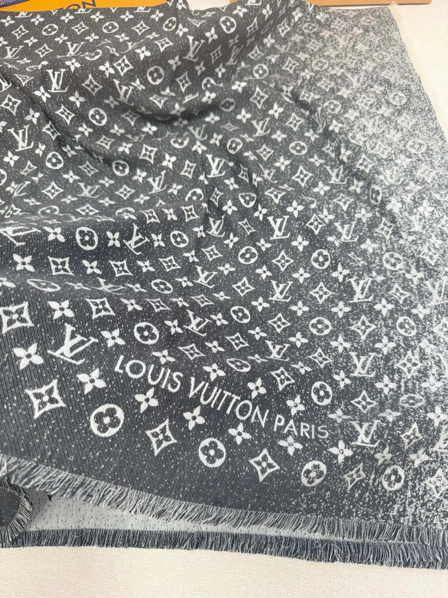 Шарфы Louis Vuitton 437762