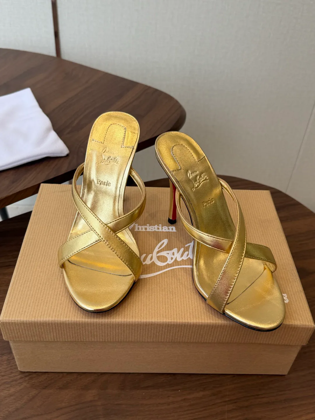 Босоножки Женские Christian Louboutin 18183088