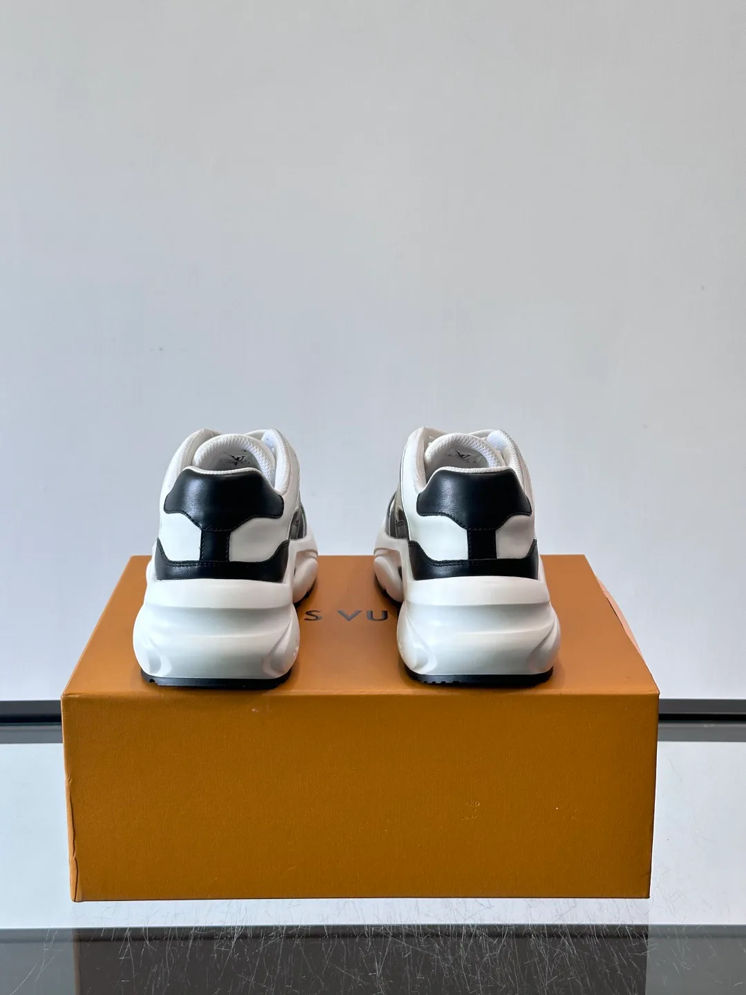 Кроссовки Мужские Louis Vuitton 1969462