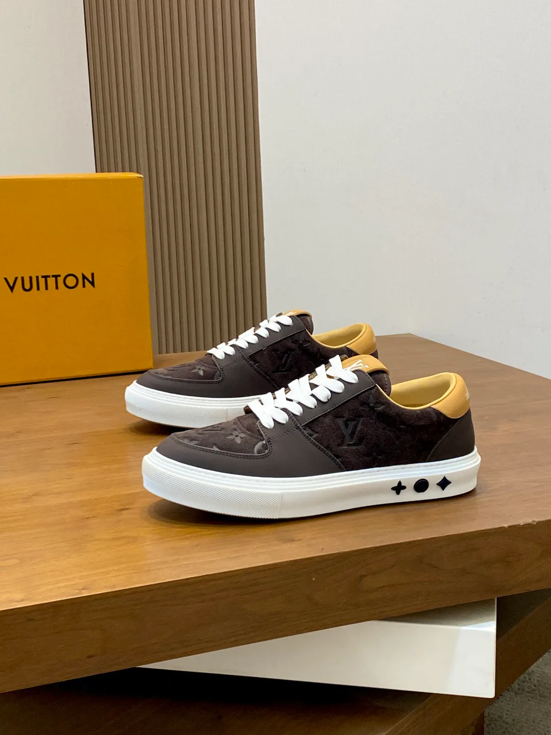 Кроссовки Мужские Louis Vuitton 19054358