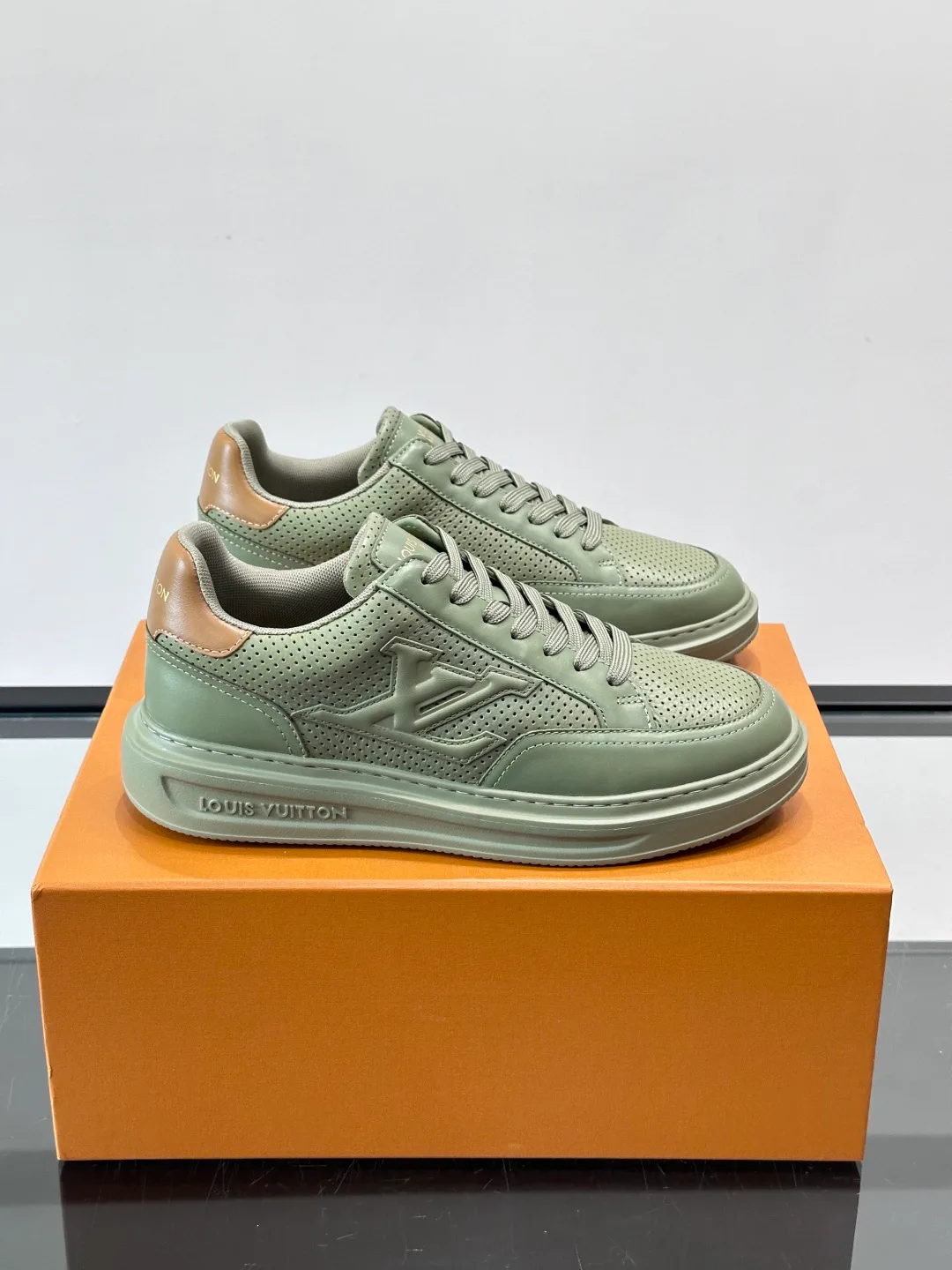 Кроссовки Мужские Louis Vuitton 13553742