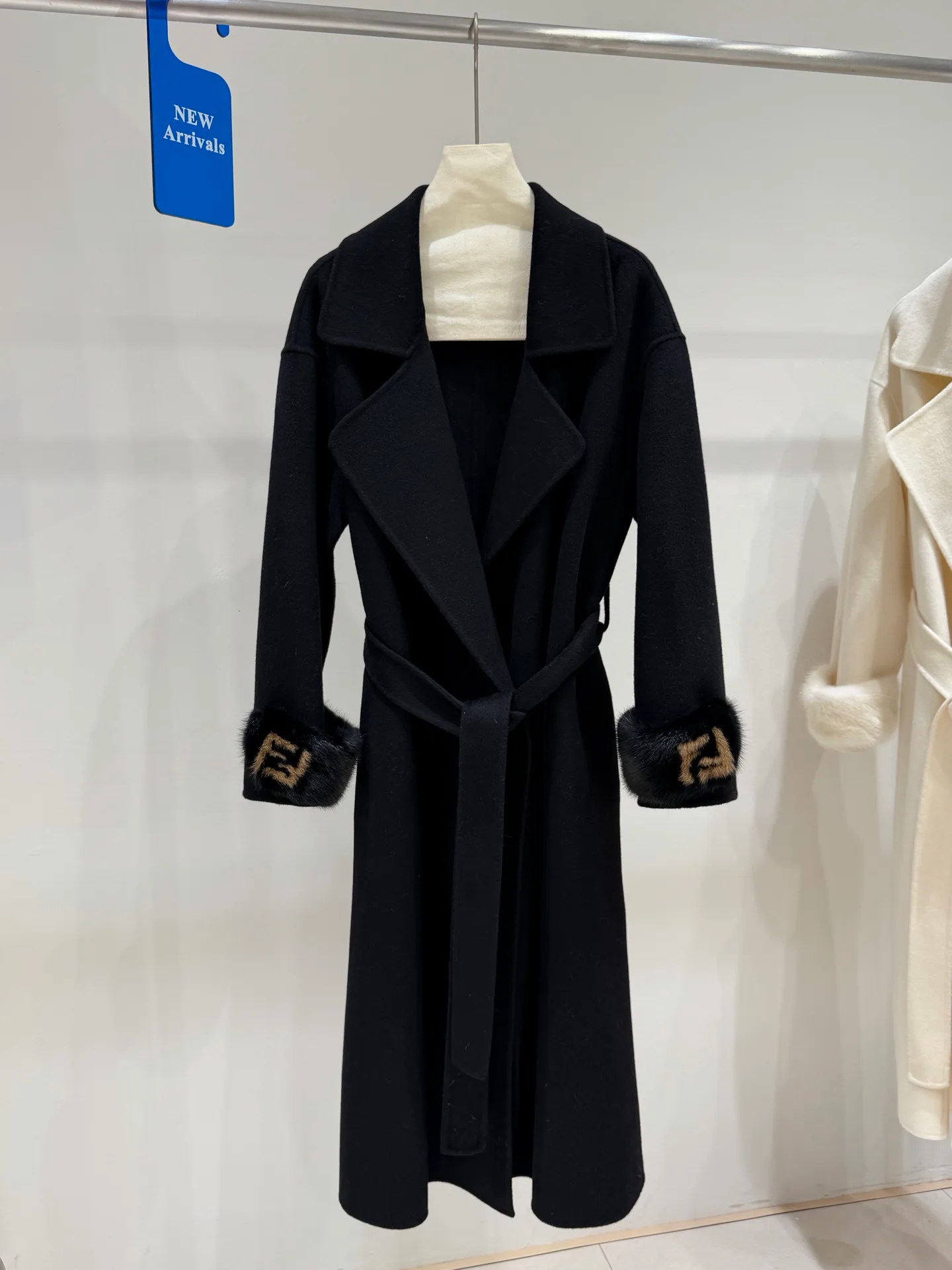 Пальто Женские Fendi 18701575