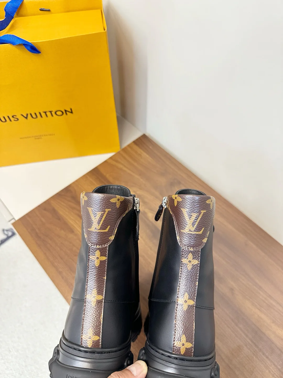 Ботинки Женские Louis Vuitton 1468755