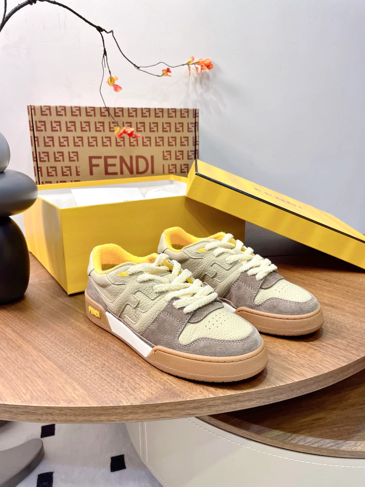 Кроссовки Женские Fendi 17957374