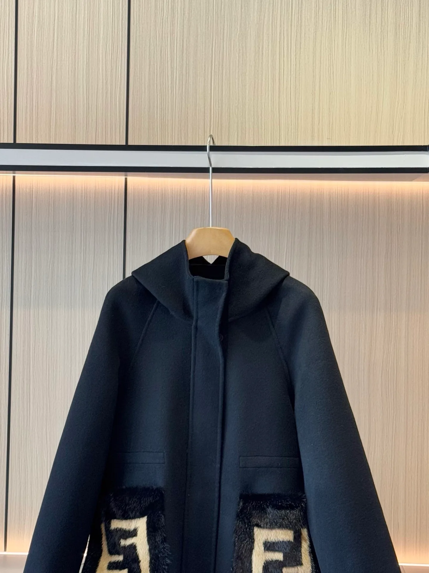 Пальто Женские Fendi 19180619
