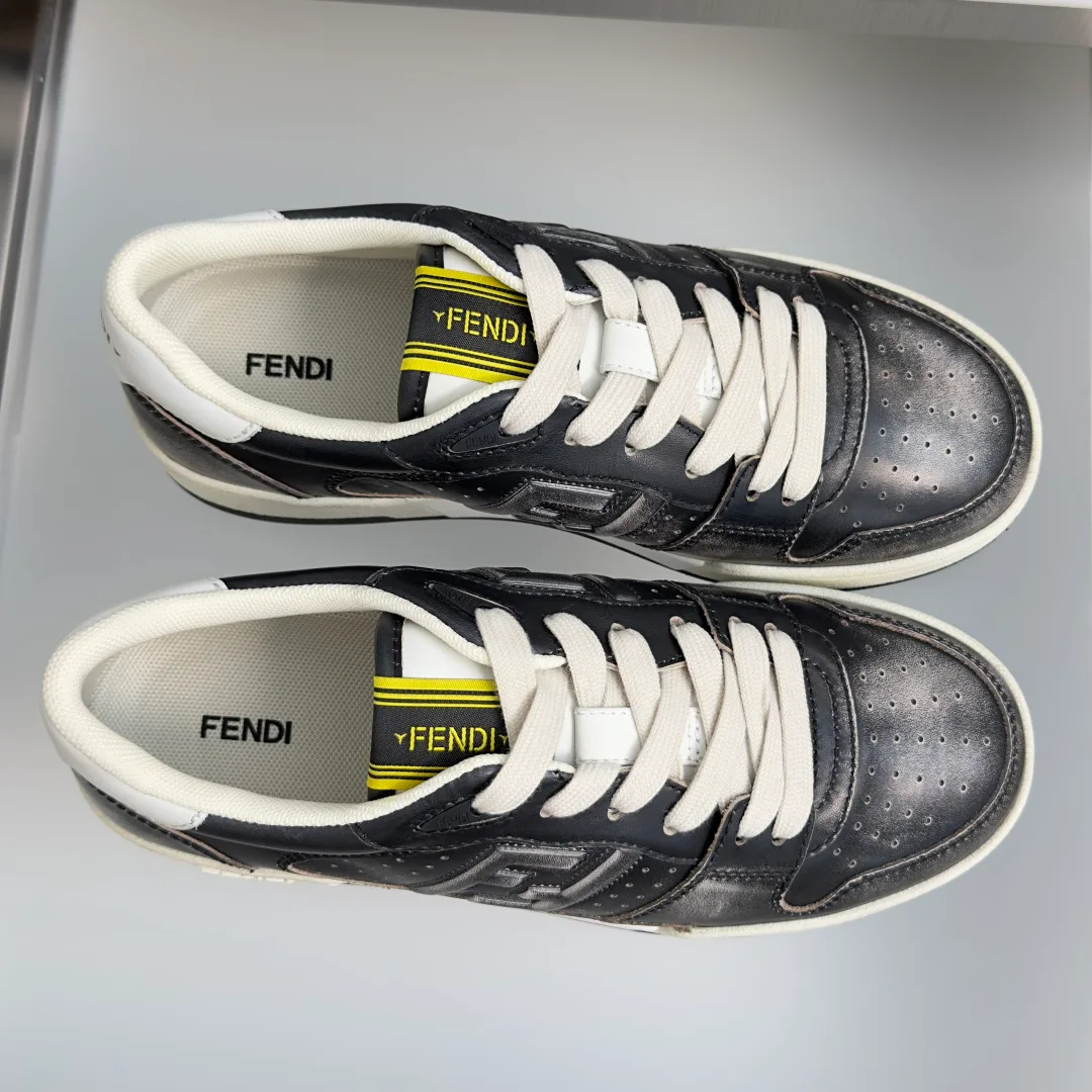 Кроссовки Женские Fendi 17729640