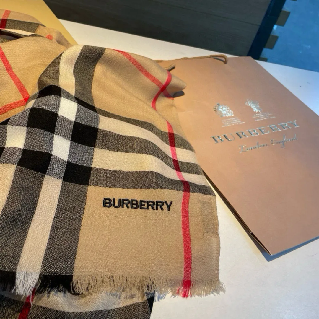 Шарфы Burberry 638100