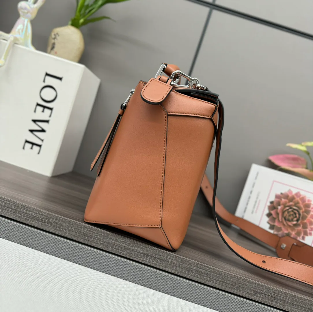 Классические Сумки Женские Loewe 18030373