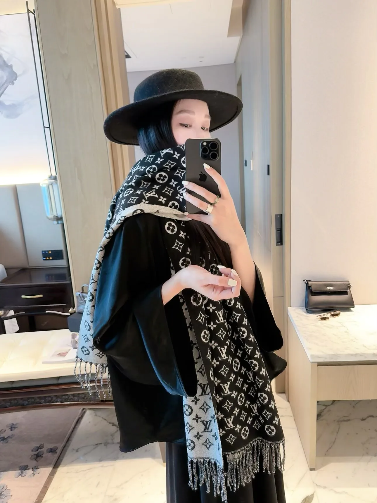 Шарфы Louis Vuitton 18427094