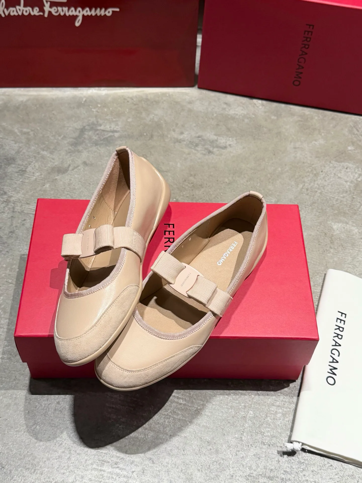 Балетки Женские Salvatore Ferragamo 18357228