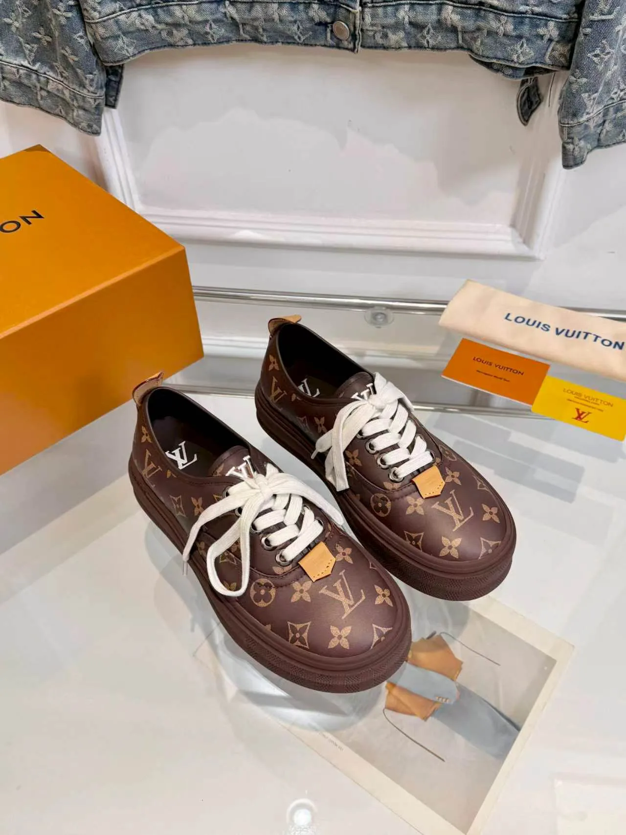 Кроссовки Женские Louis Vuitton 19526550