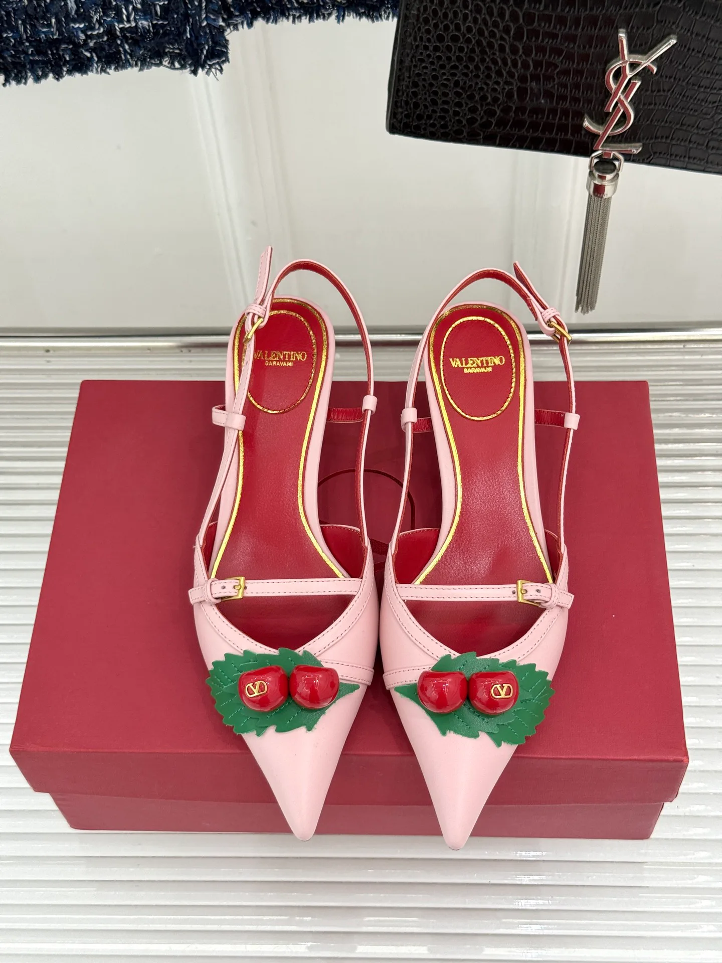 Босоножки Женские Valentino 16973357