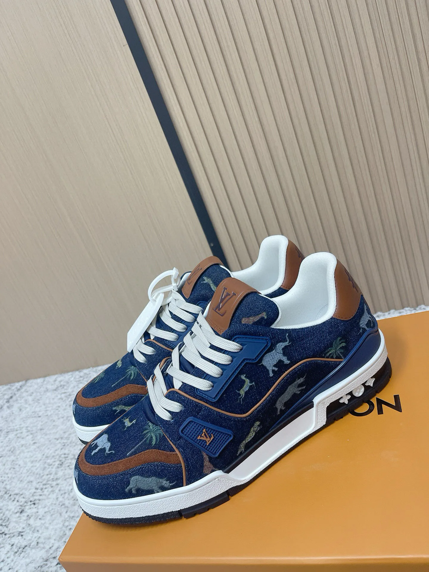 Кроссовки Женские Louis Vuitton 12785849