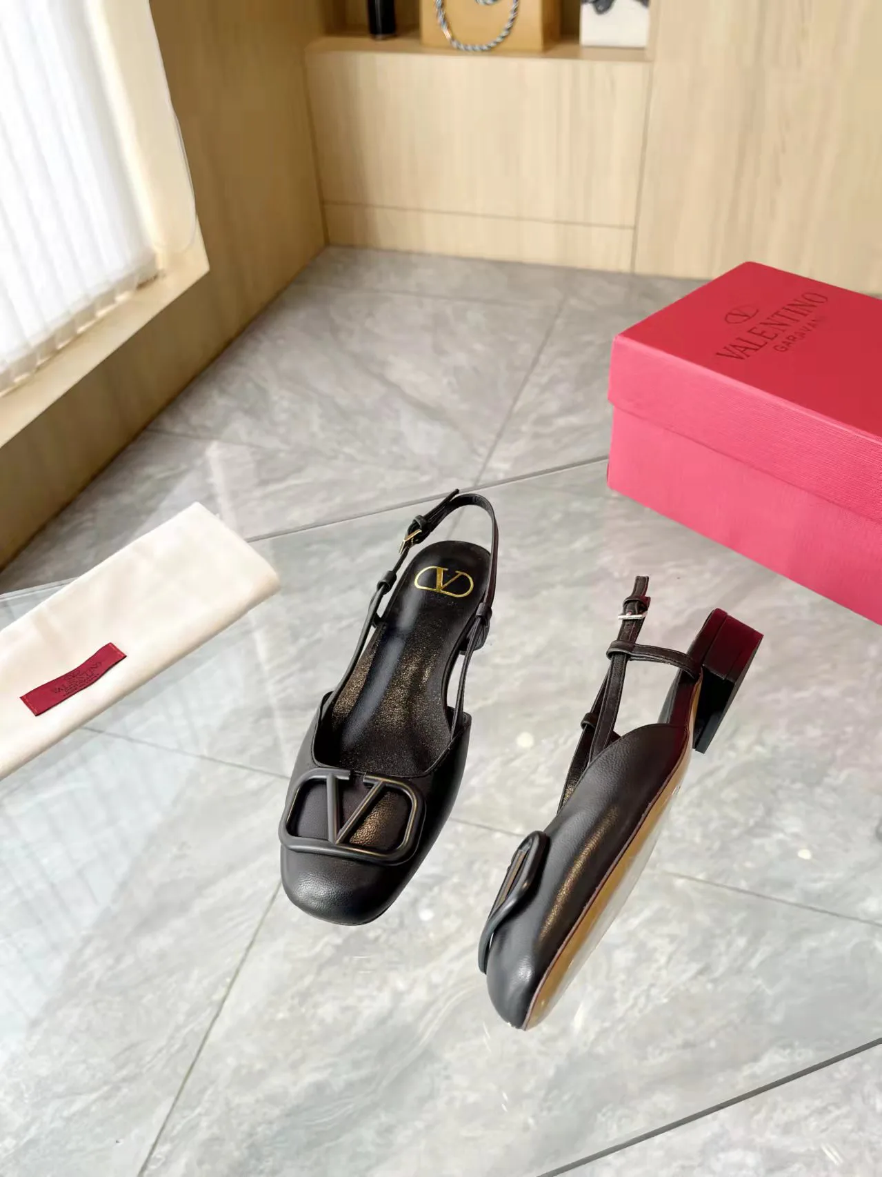 Босоножки Женские Valentino 11602196