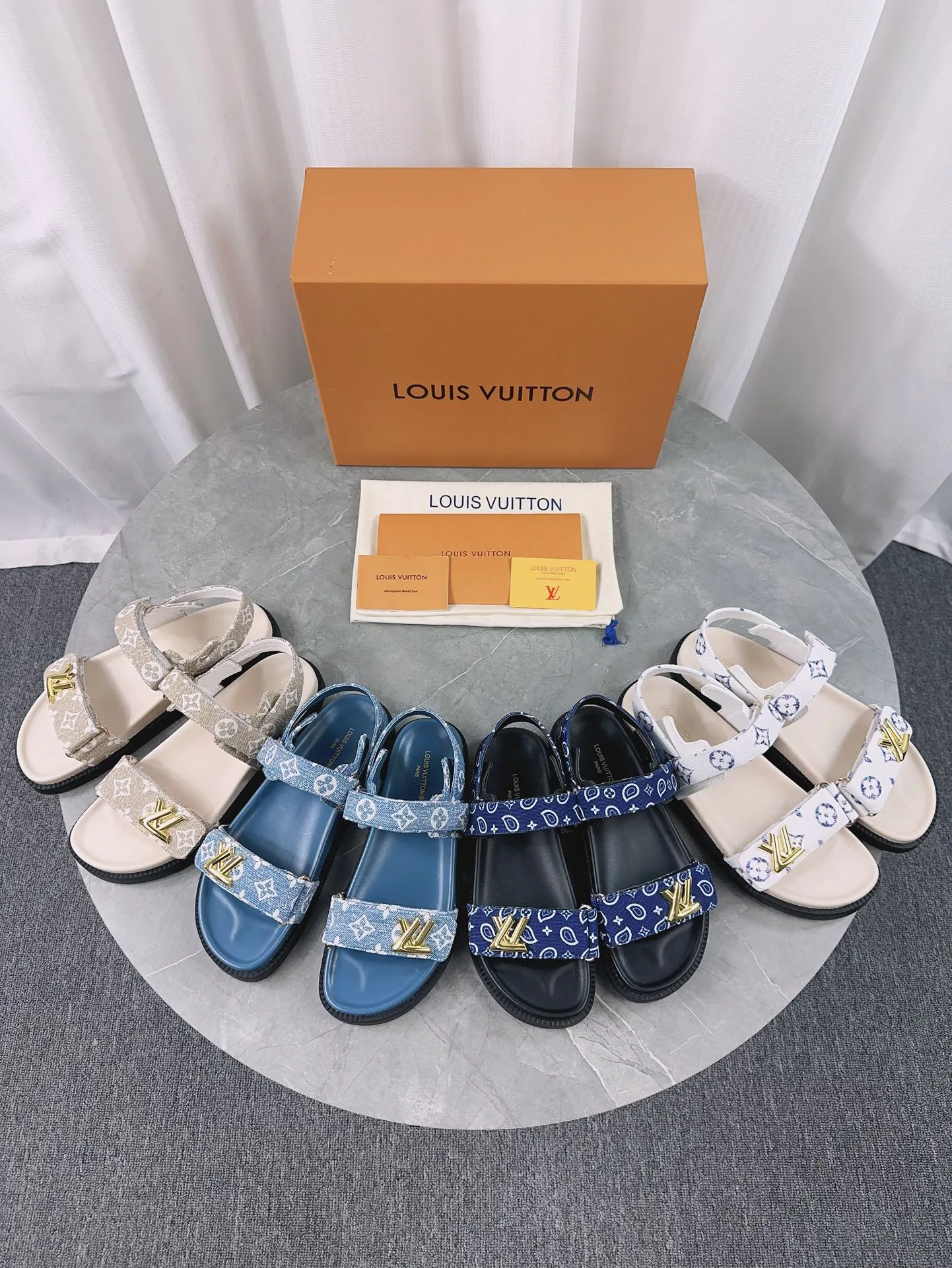 Сандалии Женские Louis Vuitton 12156571