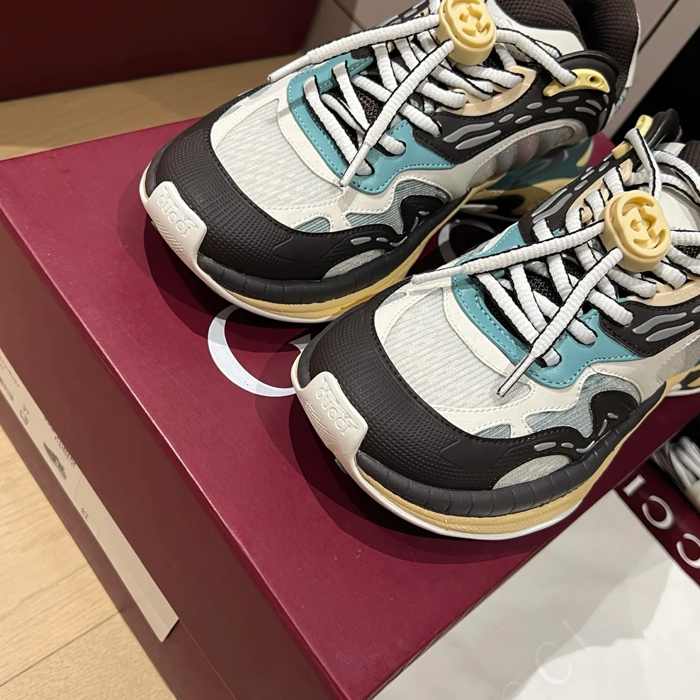 Кроссовки Женские Gucci 305884