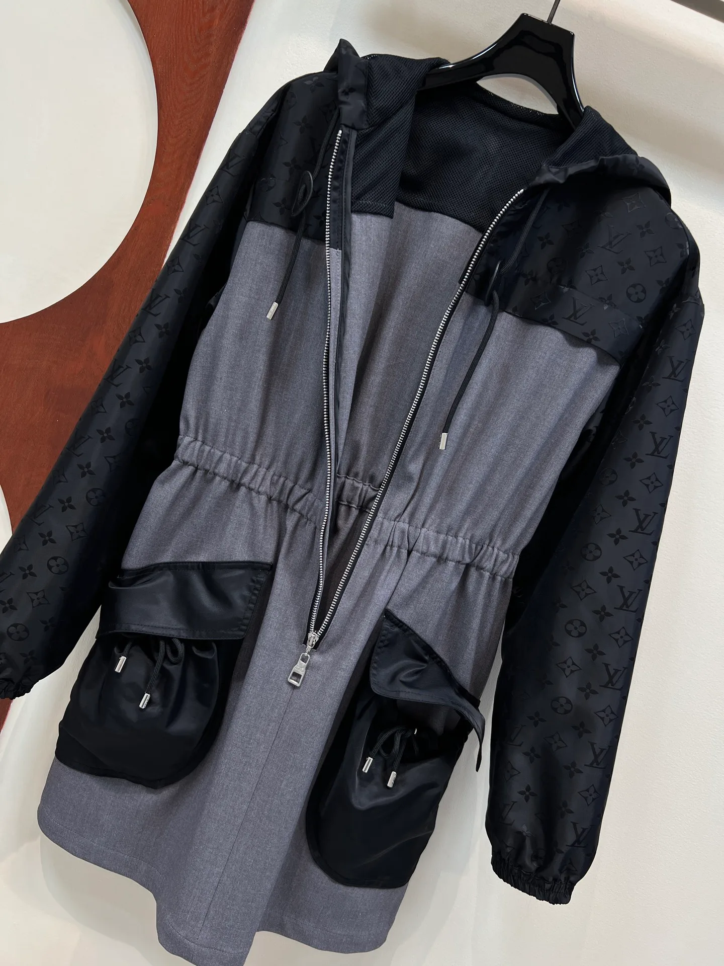 Куртки И Пуховики Женские Louis Vuitton 19335027