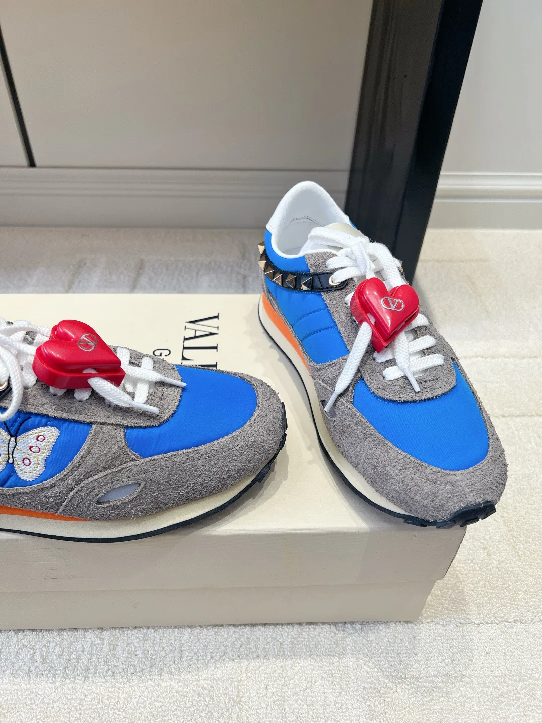 Кроссовки Женские Valentino 18436566
