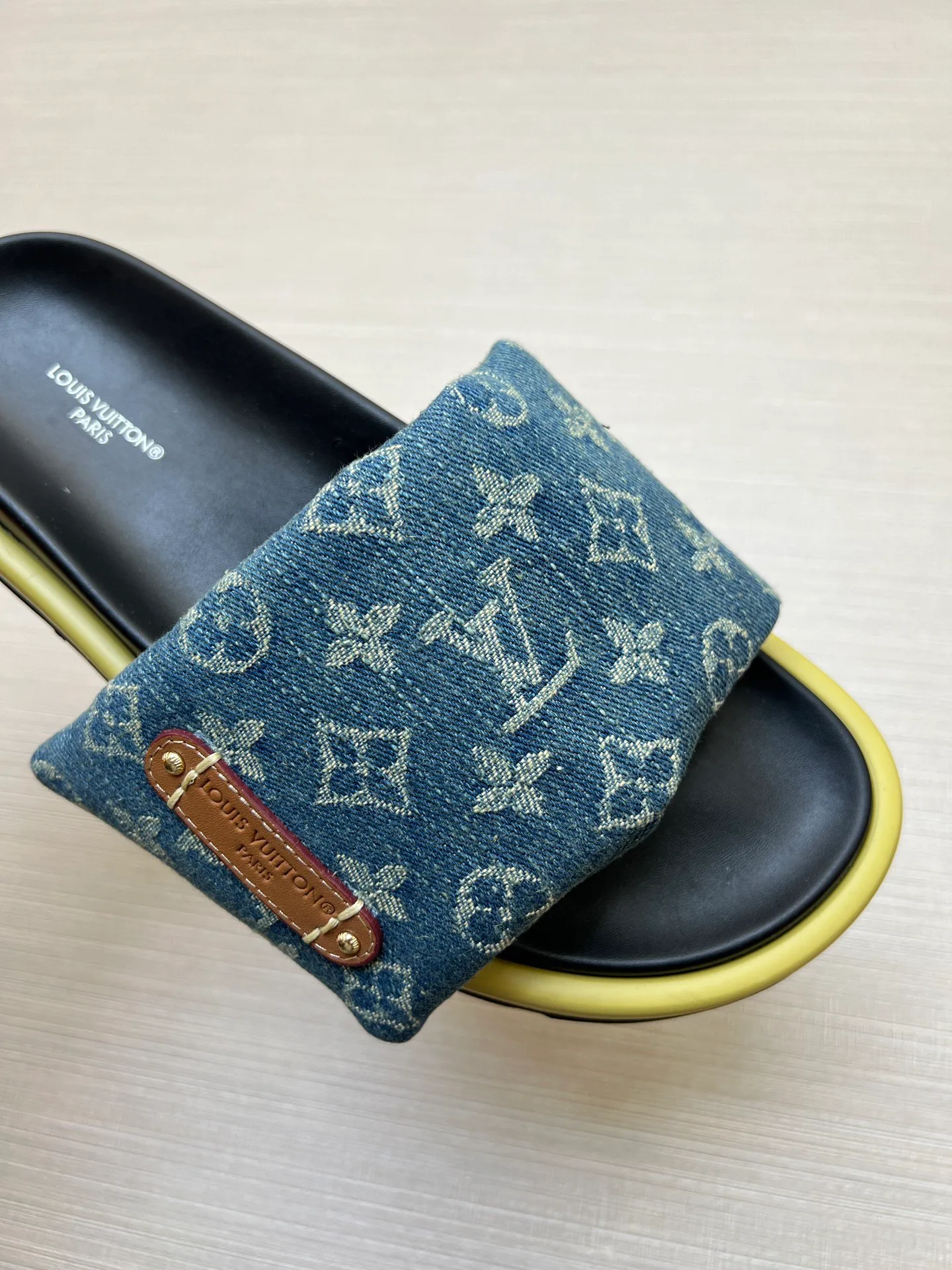 Шлепанцы Женские Louis Vuitton 9801559